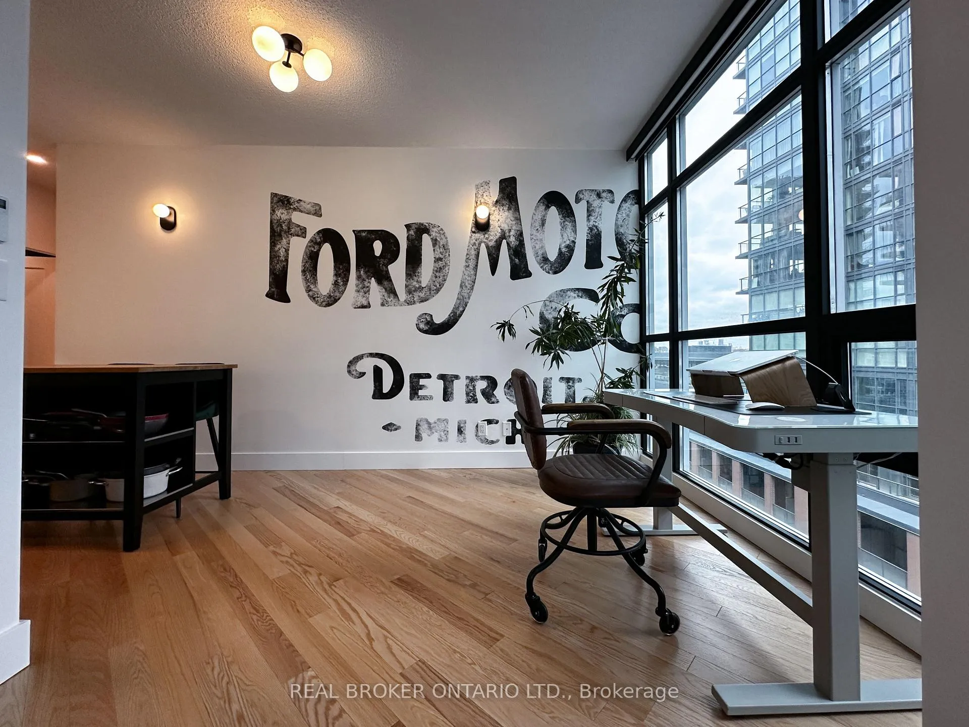 Photo 6 of Unit 903, 15 Bruyeres Mews, Toronto, Niagara — HOMEH
