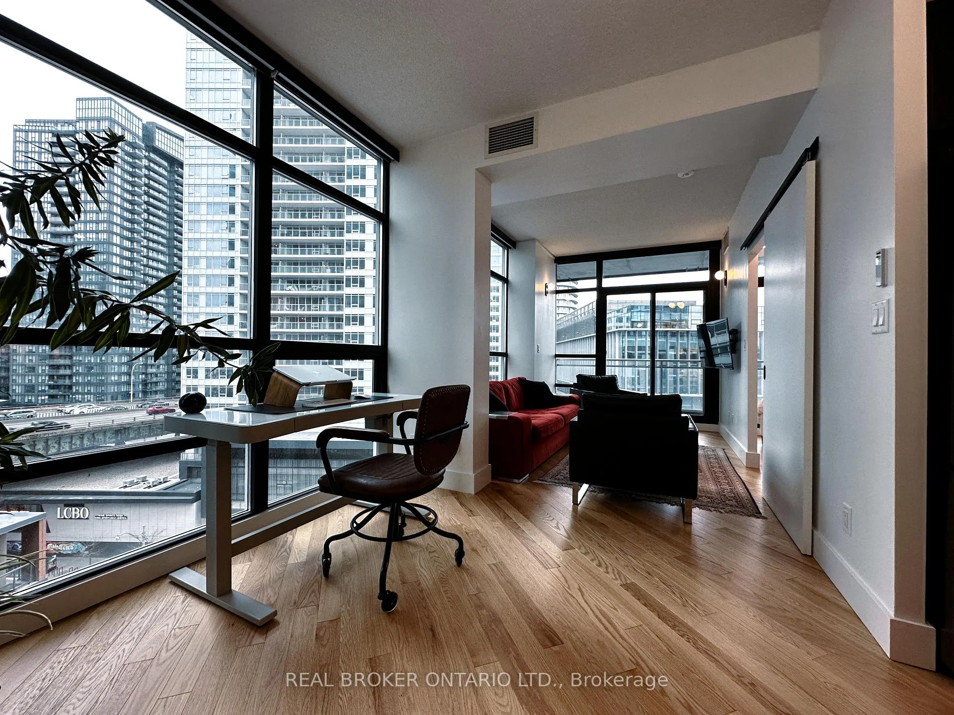 Photo 7 of Unit 903, 15 Bruyeres Mews, Toronto, Niagara — HOMEH