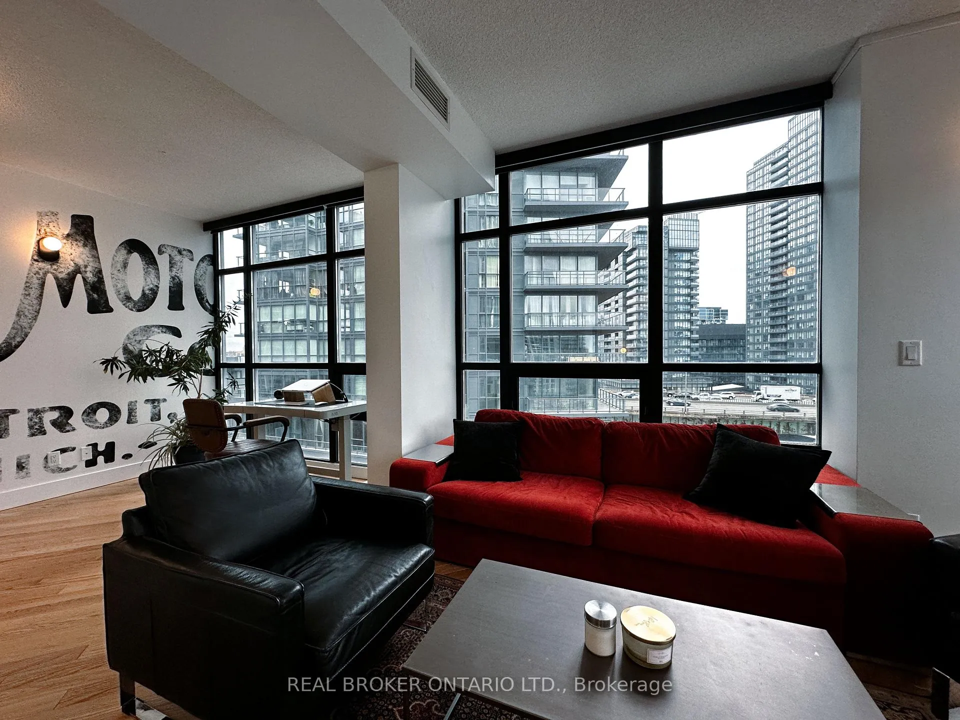 Photo 8 of Unit 903, 15 Bruyeres Mews, Toronto, Niagara — HOMEH
