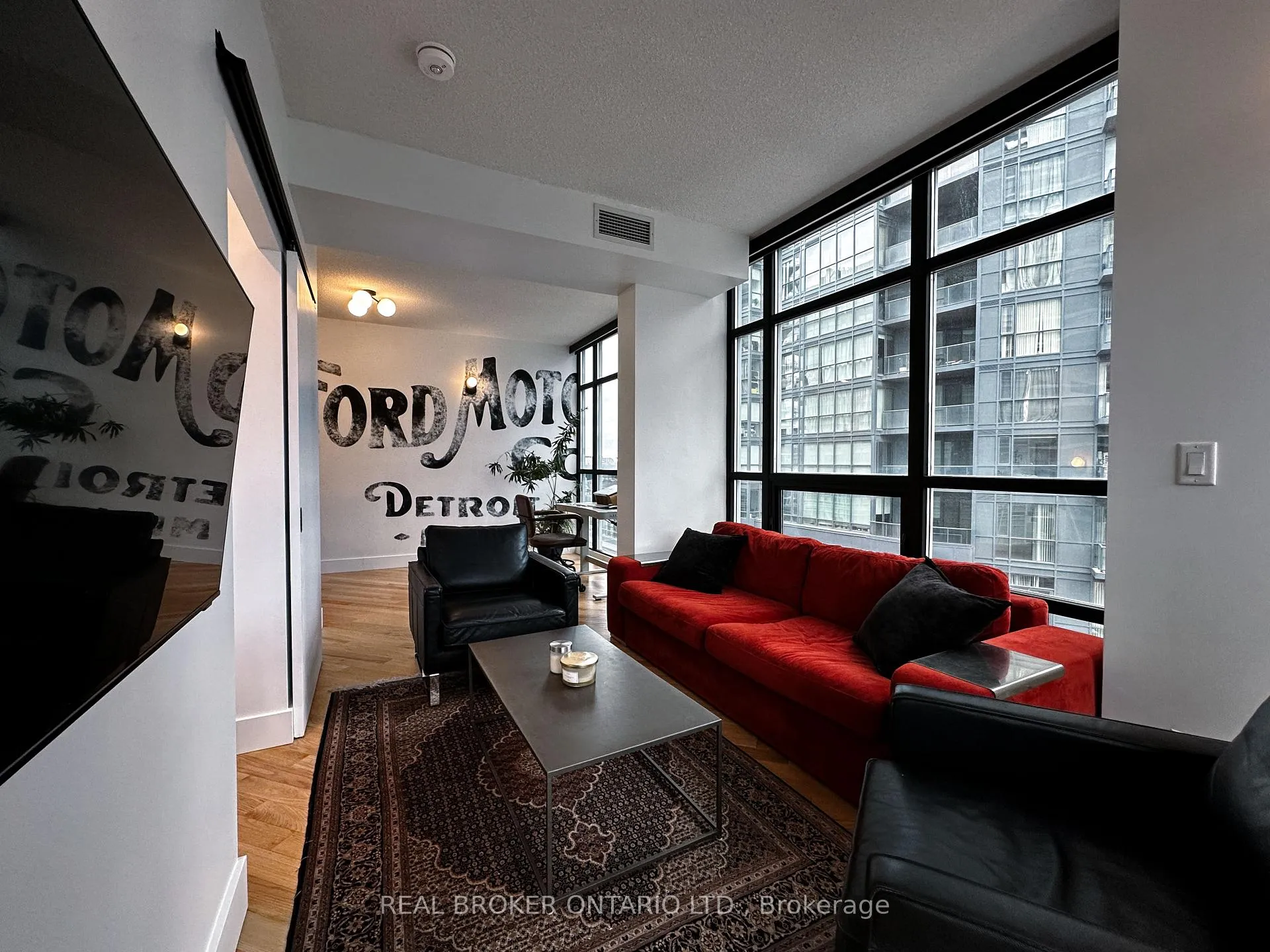 Photo 9 of Unit 903, 15 Bruyeres Mews, Toronto, Niagara — HOMEH