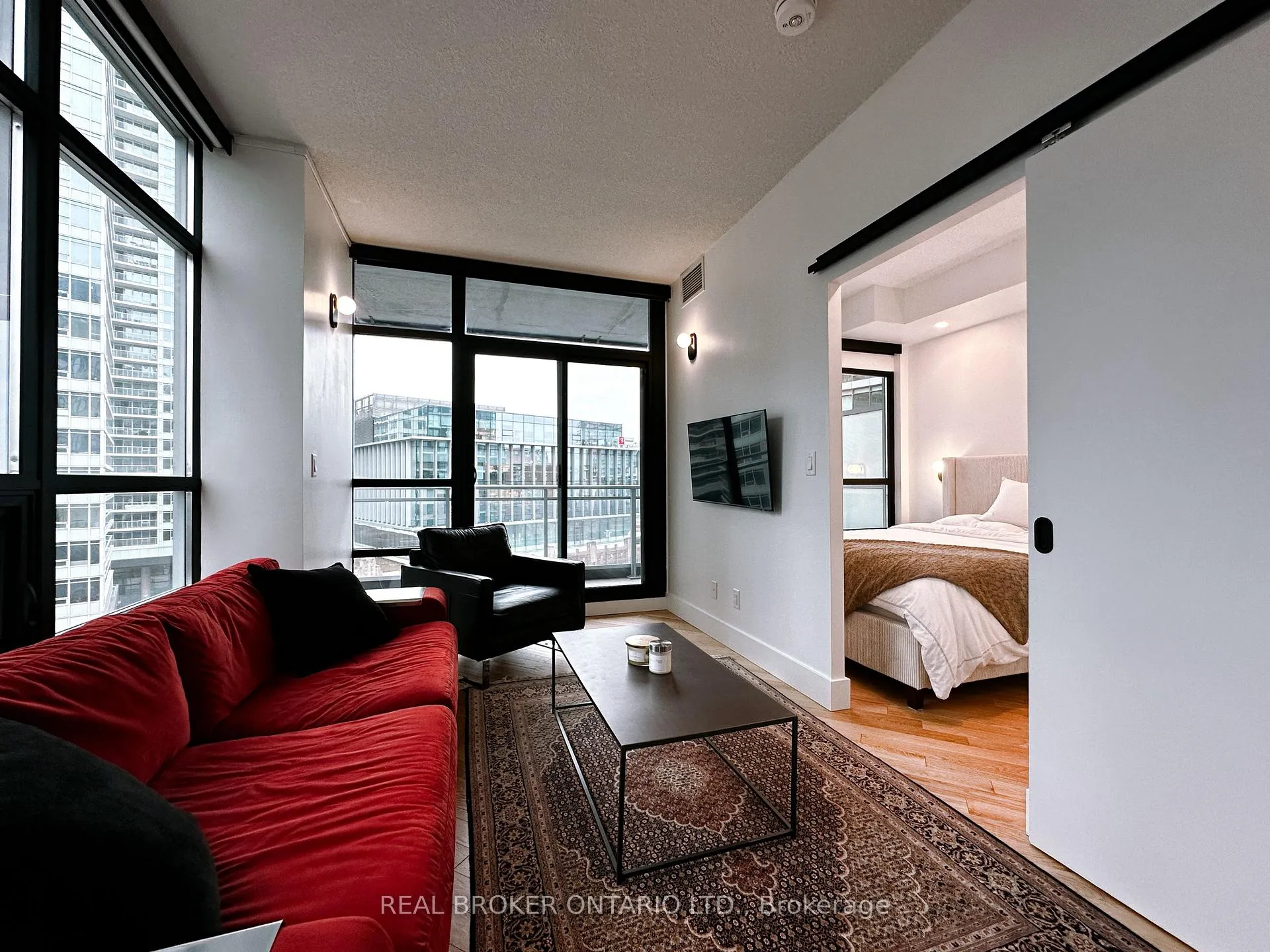 Photo 10 of Unit 903, 15 Bruyeres Mews, Toronto, Niagara — HOMEH