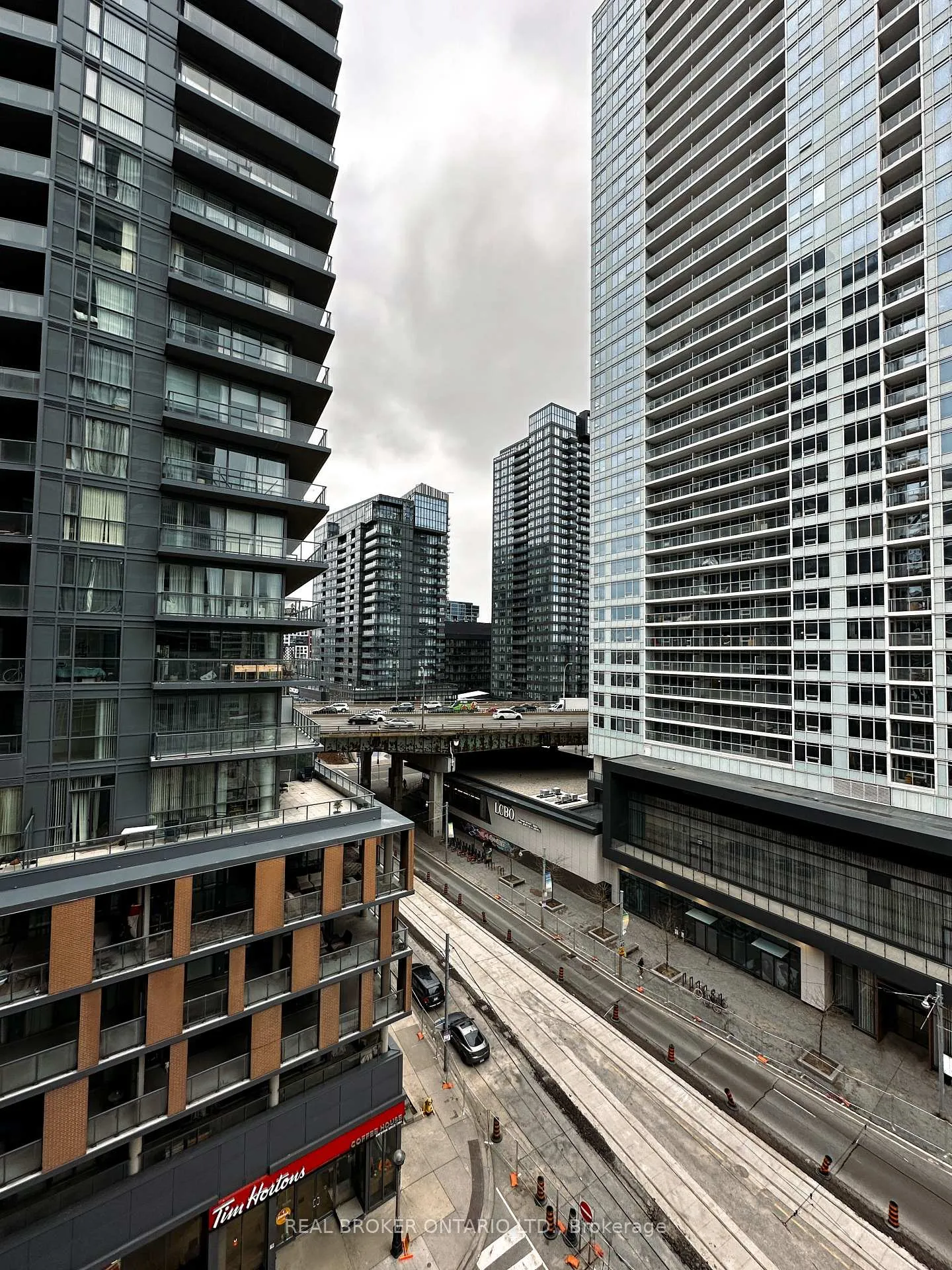Photo 14 of Unit 903, 15 Bruyeres Mews, Toronto, Niagara — HOMEH