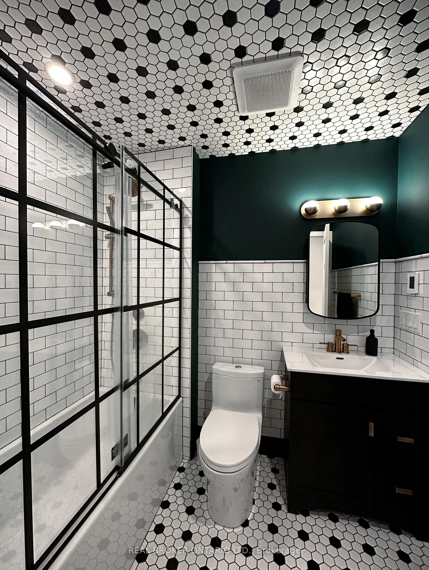 Photo 15 of Unit 903, 15 Bruyeres Mews, Toronto, Niagara — HOMEH