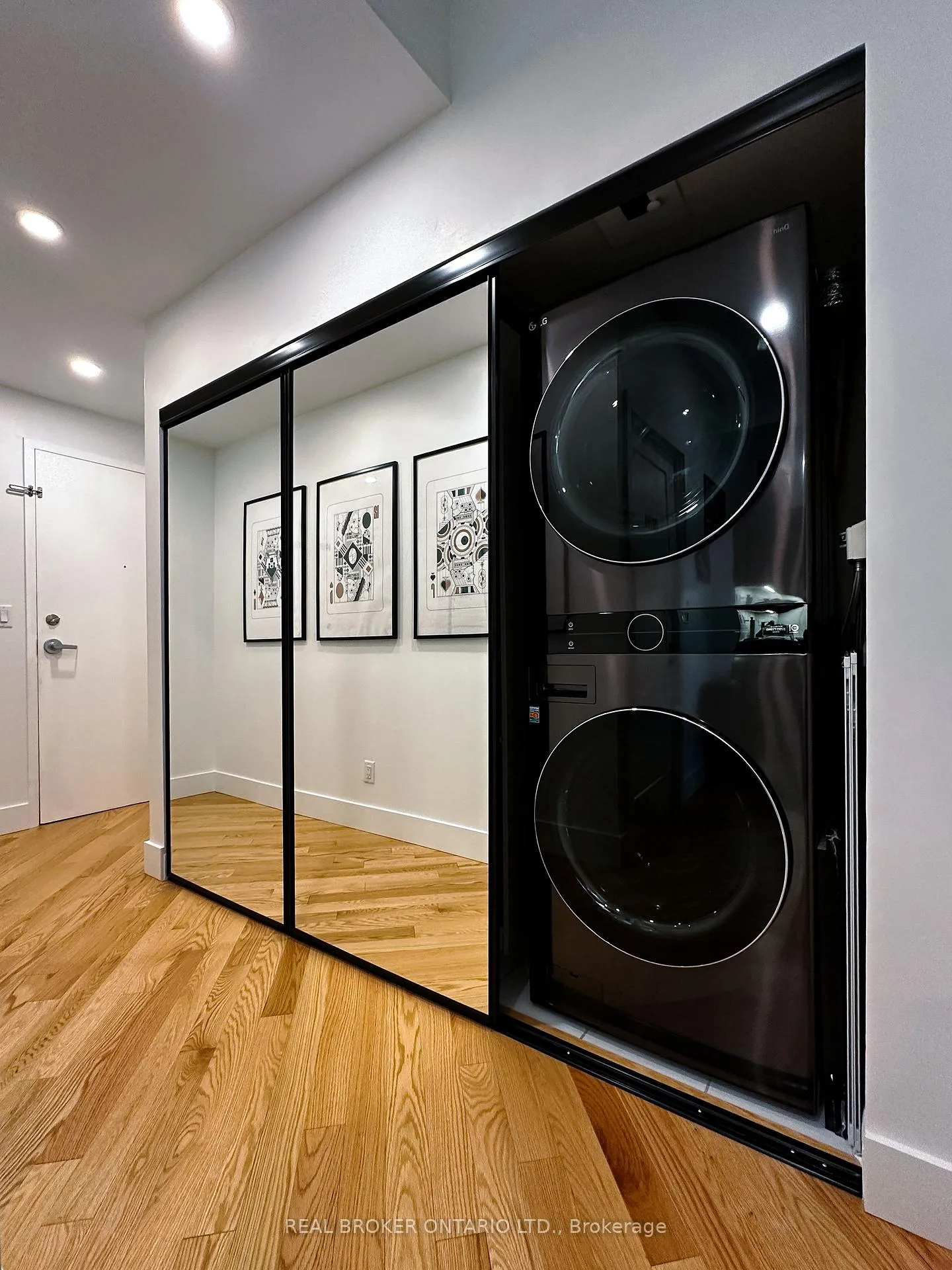 Photo 18 of Unit 903, 15 Bruyeres Mews, Toronto, Niagara — HOMEH