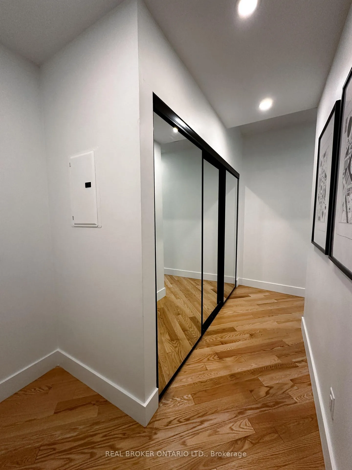Photo 20 of Unit 903, 15 Bruyeres Mews, Toronto, Niagara — HOMEH