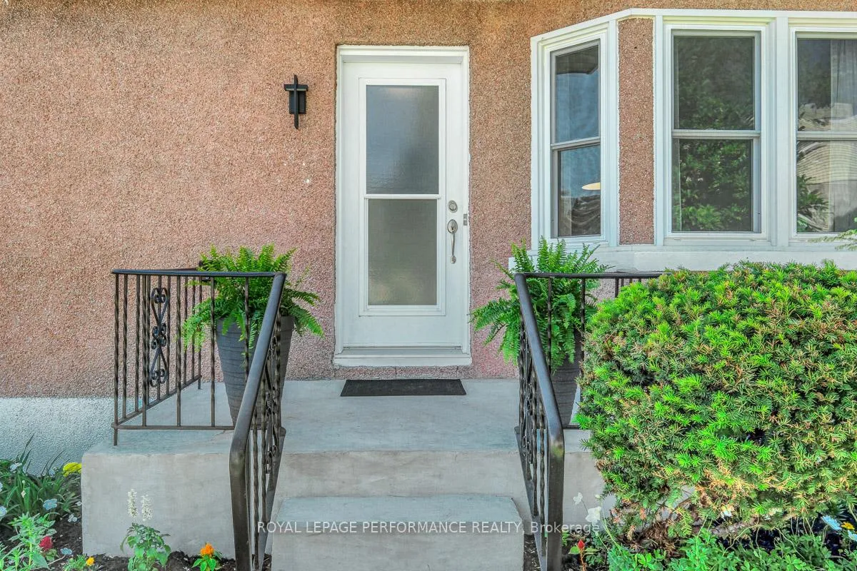 Photo 2 of 122 Vachon Avenue, Ottawa, Vanier — HOMEH