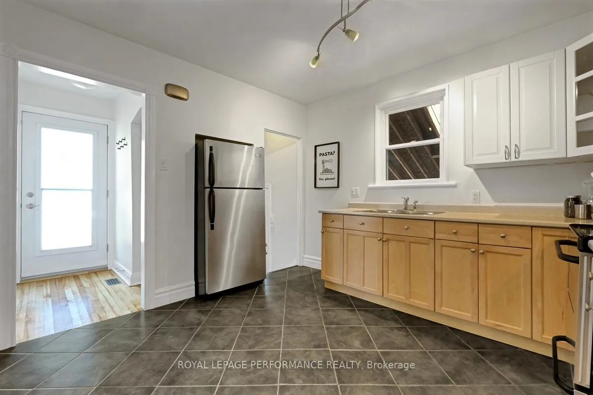 Photo 17 of 122 Vachon Avenue, Ottawa, Vanier — HOMEH