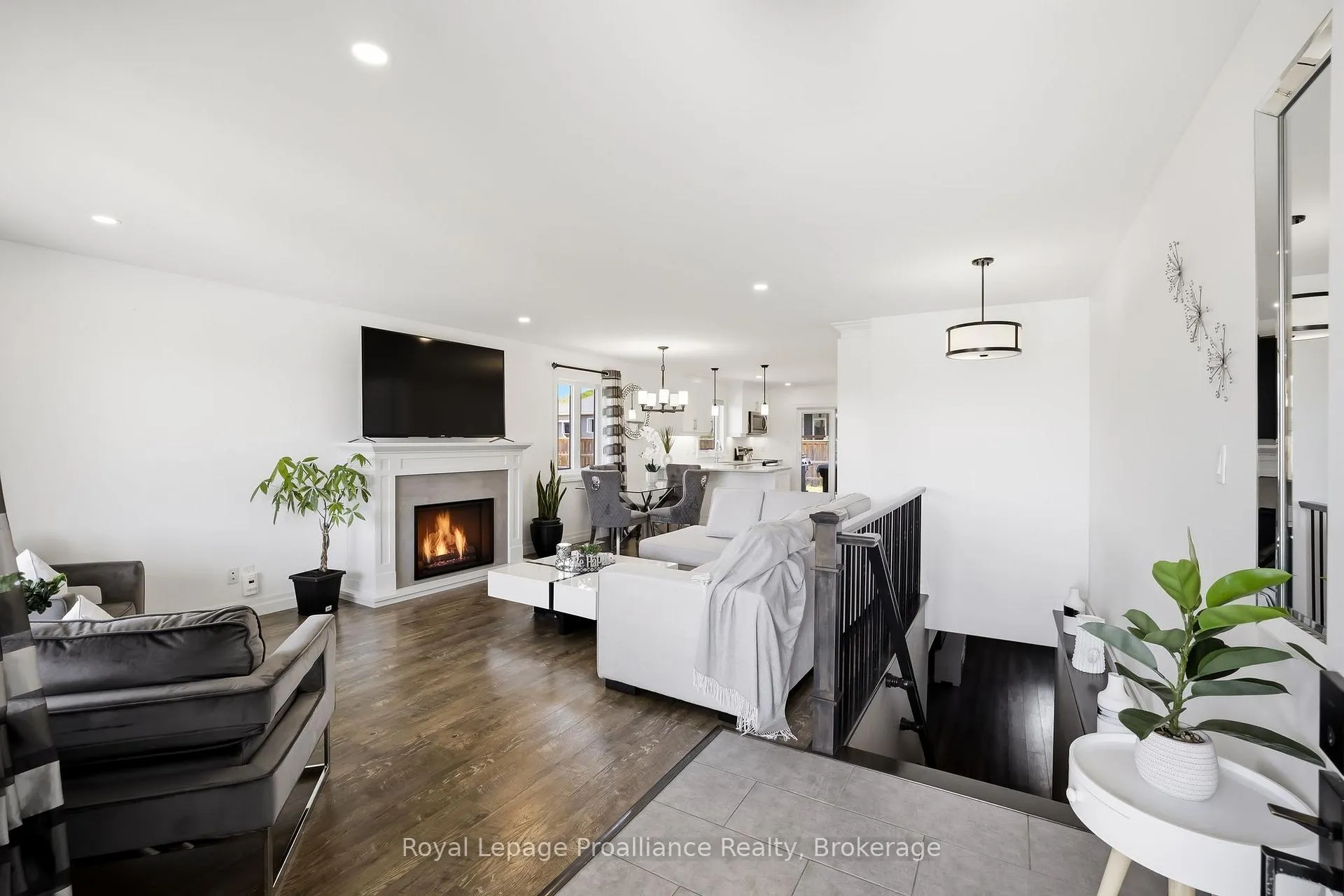 Photo 5 of 31 Gavin Crescent, Quinte West, Murray Ward — HOMEH