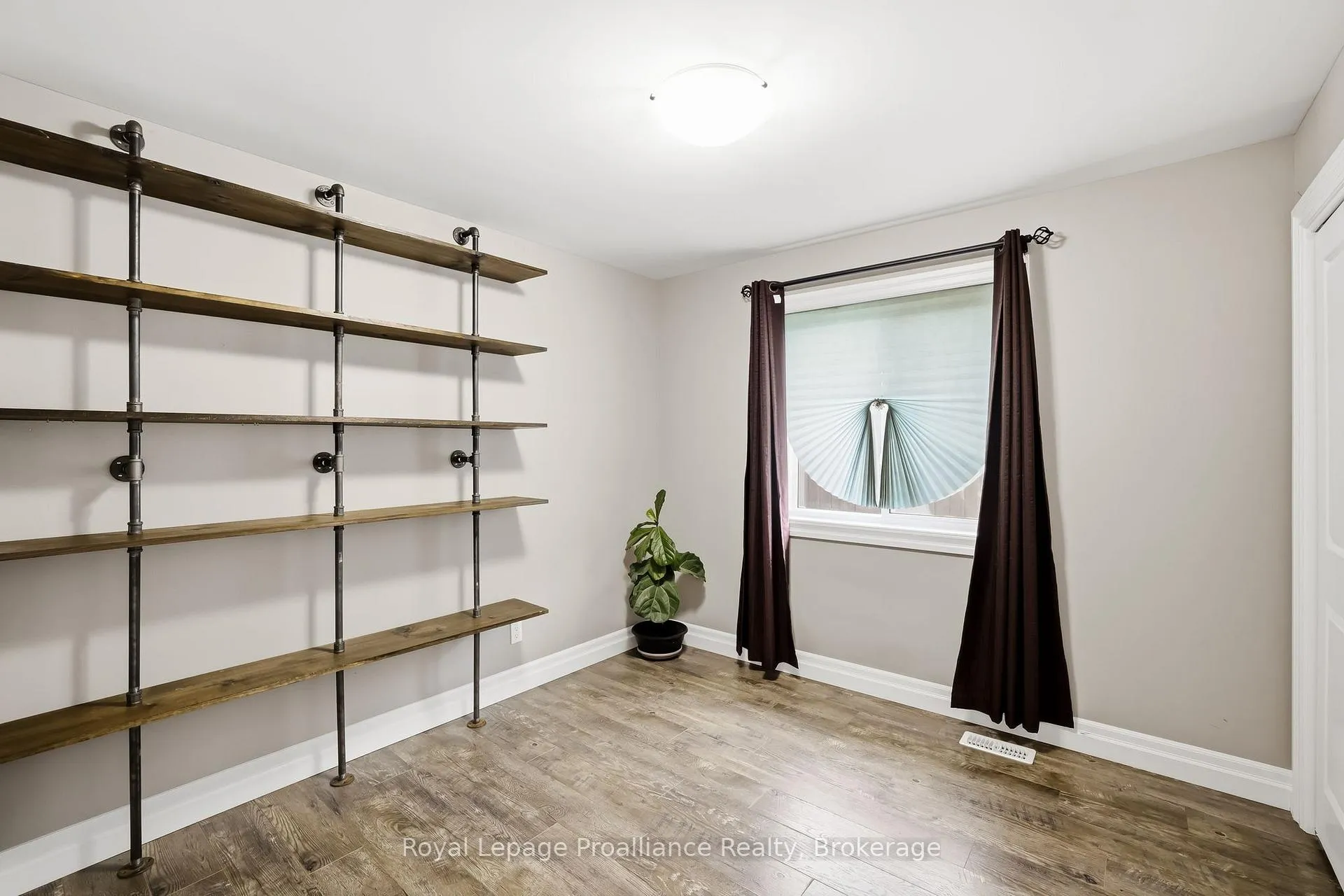 Photo 24 of 31 Gavin Crescent, Quinte West, Murray Ward — HOMEH