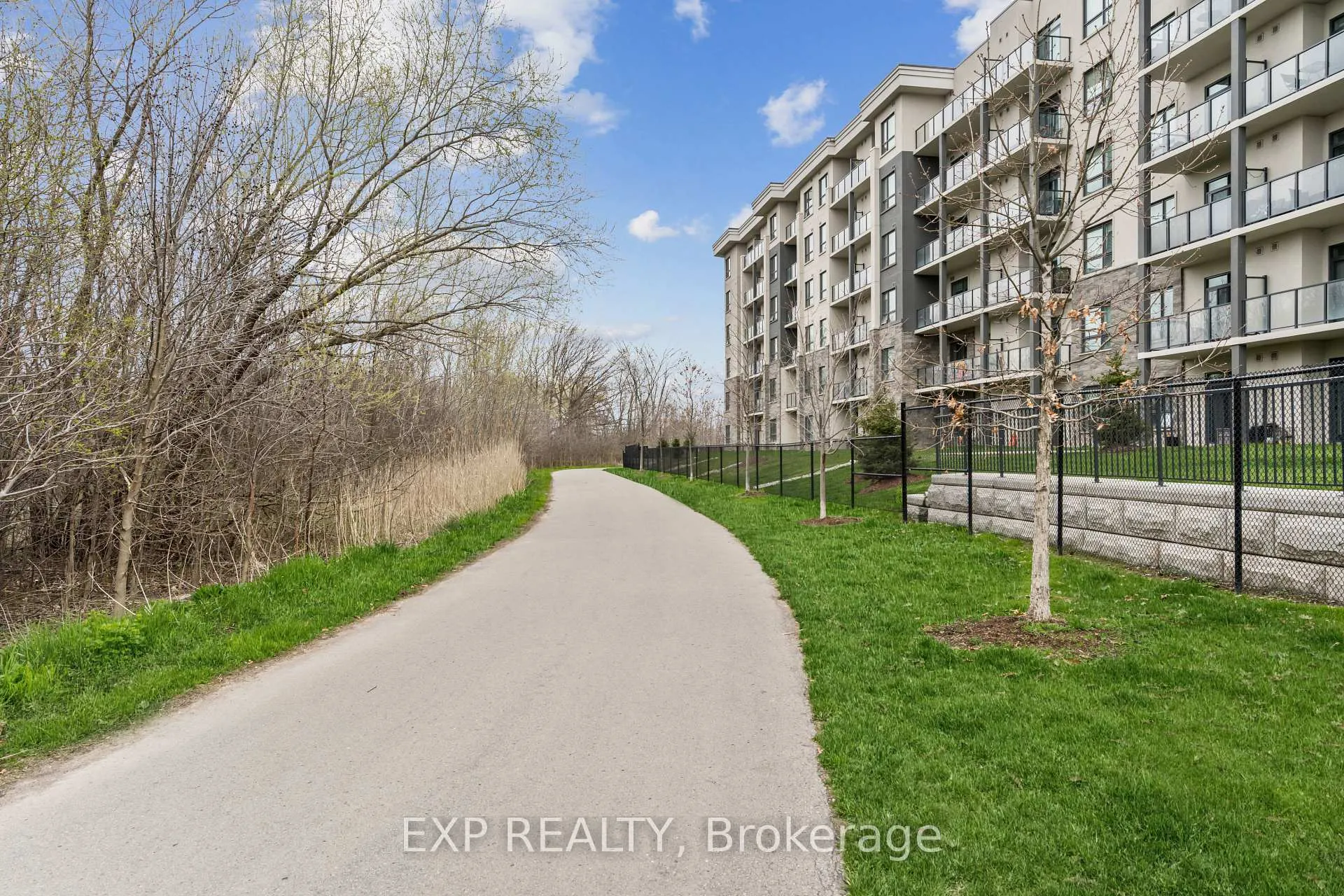 Photo 5 of Unit 217, 125 Shoreview Place, Hamilton, Stoney Creek — HOMEH