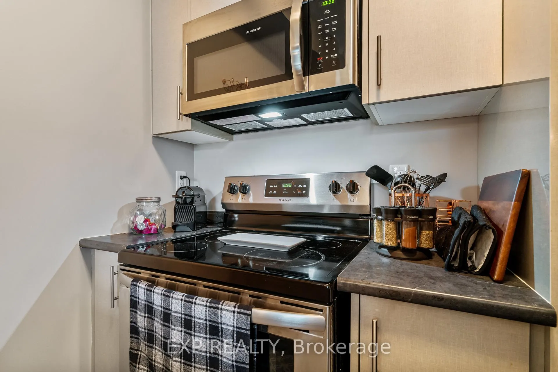 Photo 14 of Unit 217, 125 Shoreview Place, Hamilton, Stoney Creek — HOMEH