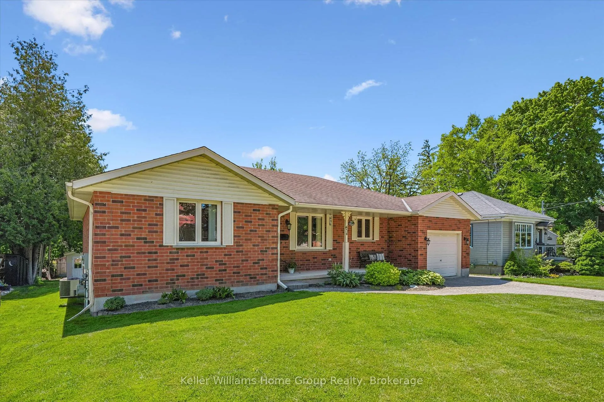 Photo 3 of 434 St George Street E, Centre Wellington, Fergus — HOMEH