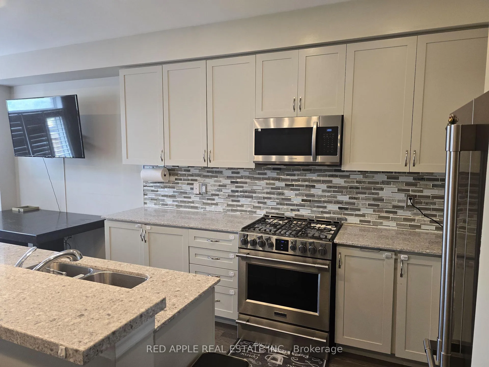 Photo 4 of 123 Morra Avenue, Caledon, Bolton East — HOMEH