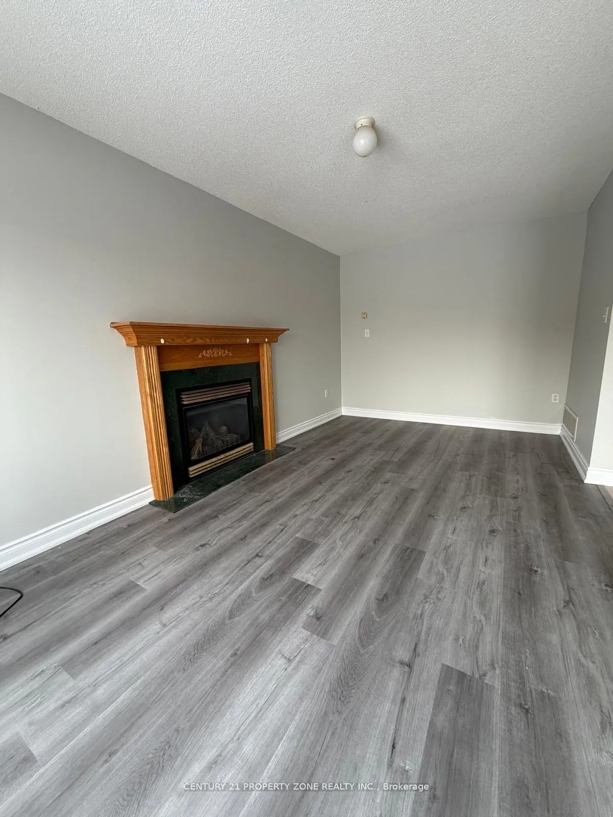 Photo 2 of 42 Patrick Drive, Barrie, Painswick South — HOMEH