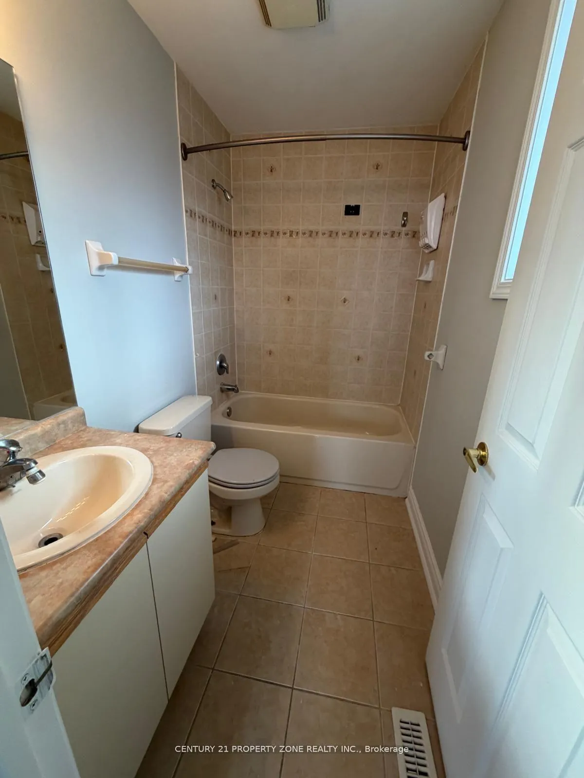 Photo 3 of 42 Patrick Drive, Barrie, Painswick South — HOMEH