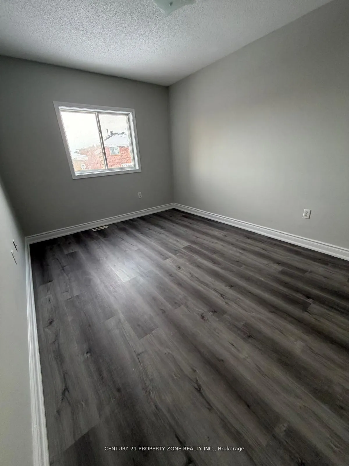 Photo 4 of 42 Patrick Drive, Barrie, Painswick South — HOMEH