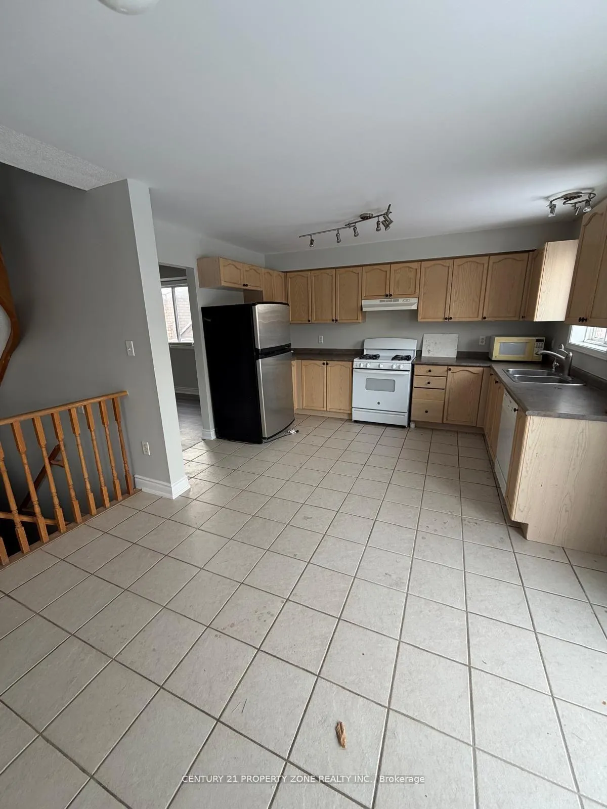 Photo 8 of 42 Patrick Drive, Barrie, Painswick South — HOMEH