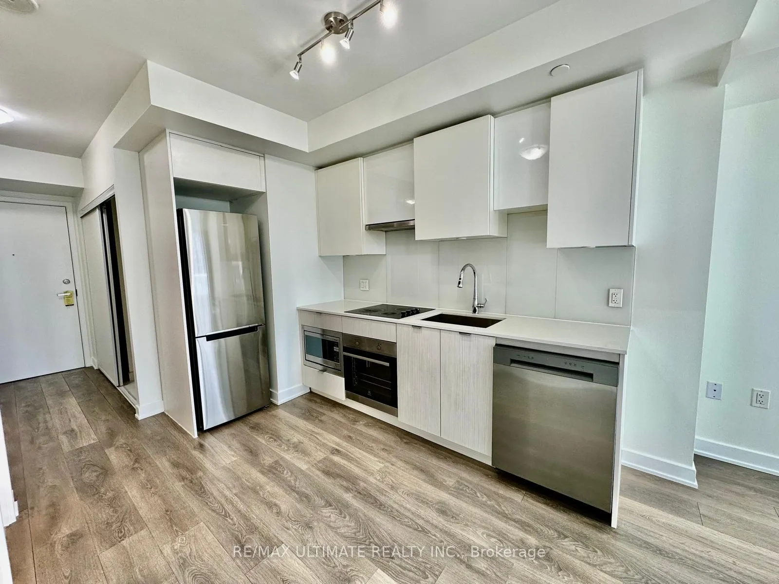 Photo 2 of Unit 1211, 195 Redpath Avenue, Toronto, Mount Pleasant West — HOMEH