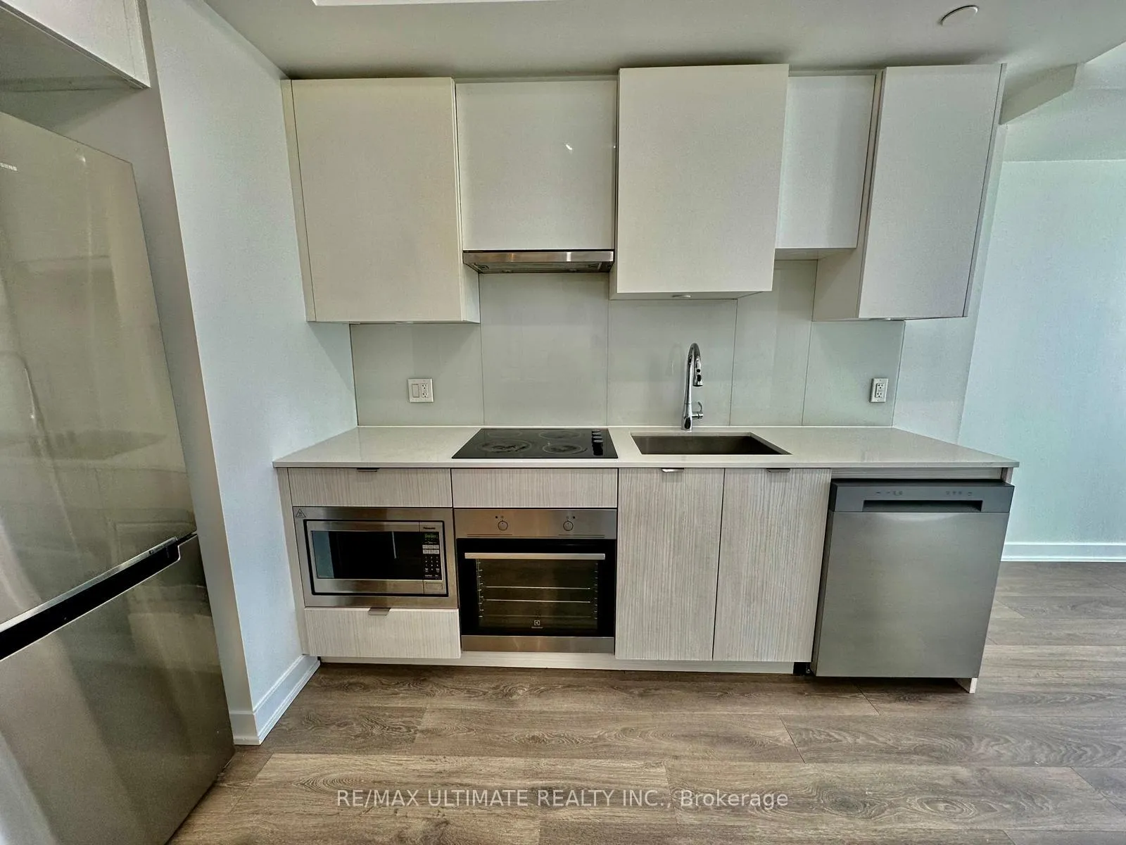 Photo 3 of Unit 1211, 195 Redpath Avenue, Toronto, Mount Pleasant West — HOMEH