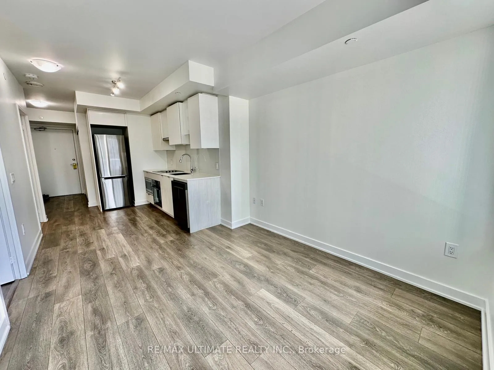 Photo 4 of Unit 1211, 195 Redpath Avenue, Toronto, Mount Pleasant West — HOMEH