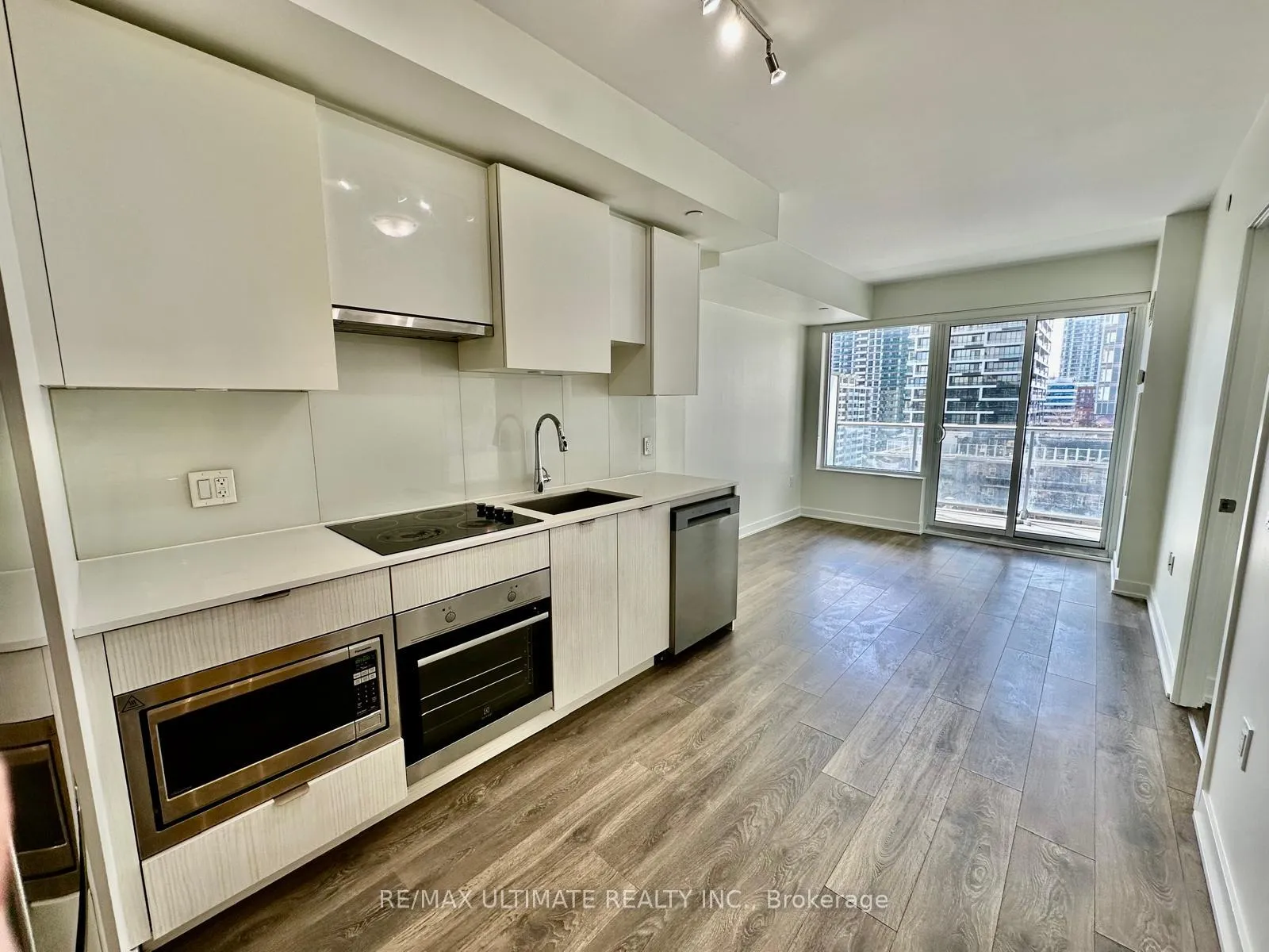 Photo 7 of Unit 1211, 195 Redpath Avenue, Toronto, Mount Pleasant West — HOMEH