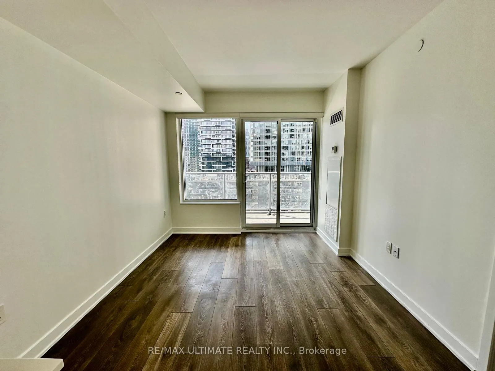 Photo 9 of Unit 1211, 195 Redpath Avenue, Toronto, Mount Pleasant West — HOMEH