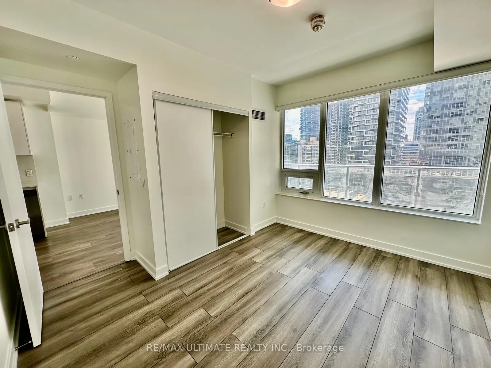 Photo 11 of Unit 1211, 195 Redpath Avenue, Toronto, Mount Pleasant West — HOMEH