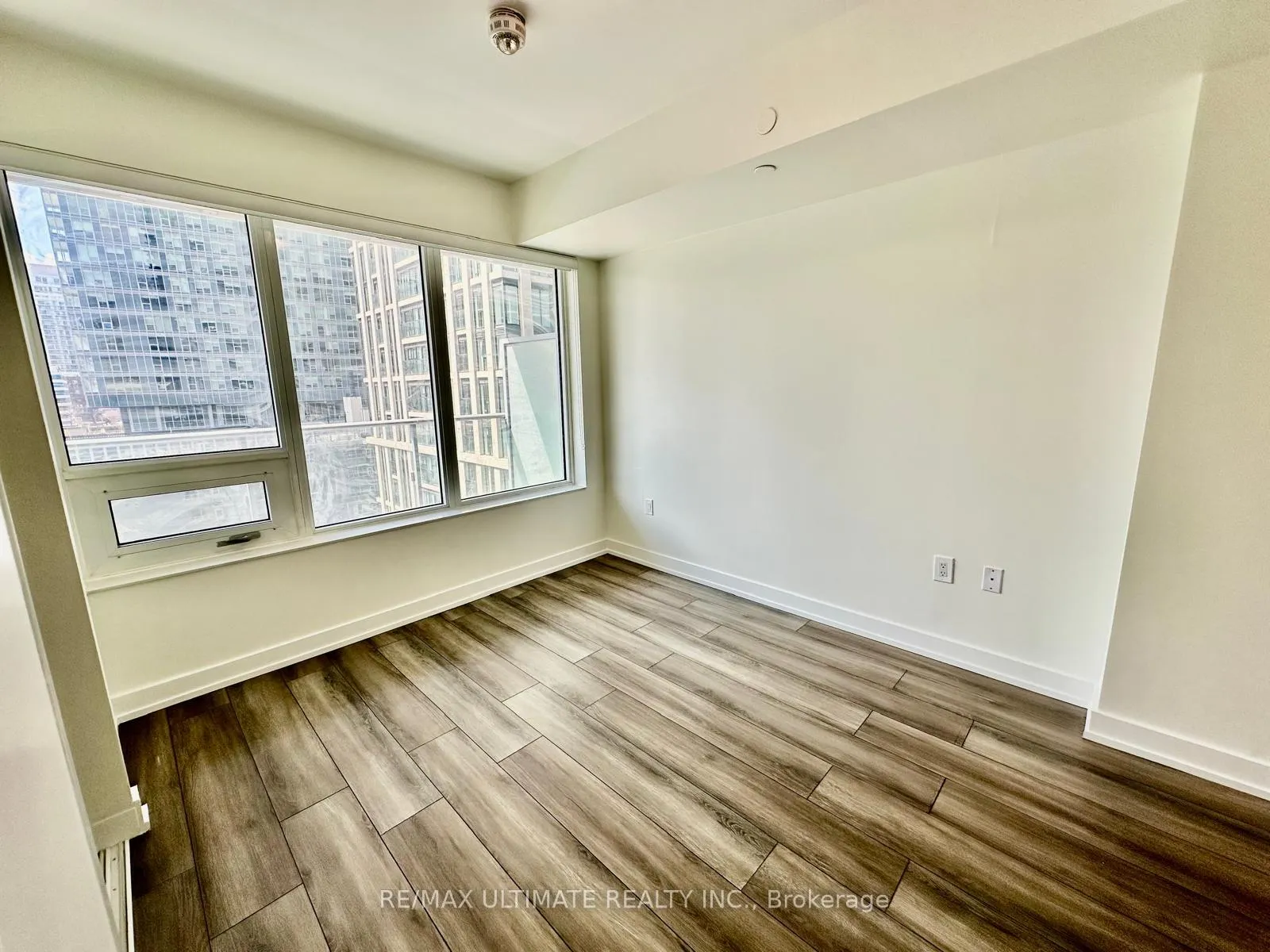 Photo 13 of Unit 1211, 195 Redpath Avenue, Toronto, Mount Pleasant West — HOMEH