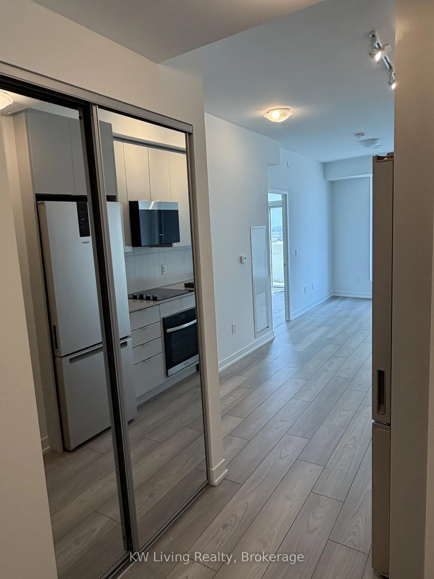 Photo 3 of Unit 1322, 498 Caldari Road, Vaughan, Concord — HOMEH