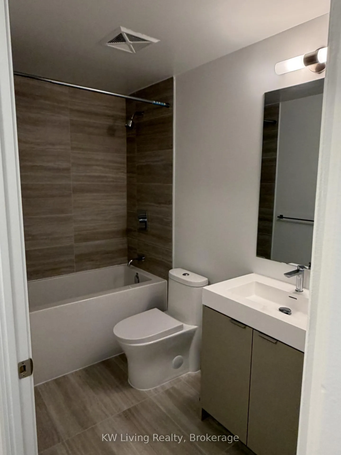 Photo 8 of Unit 1322, 498 Caldari Road, Vaughan, Concord — HOMEH