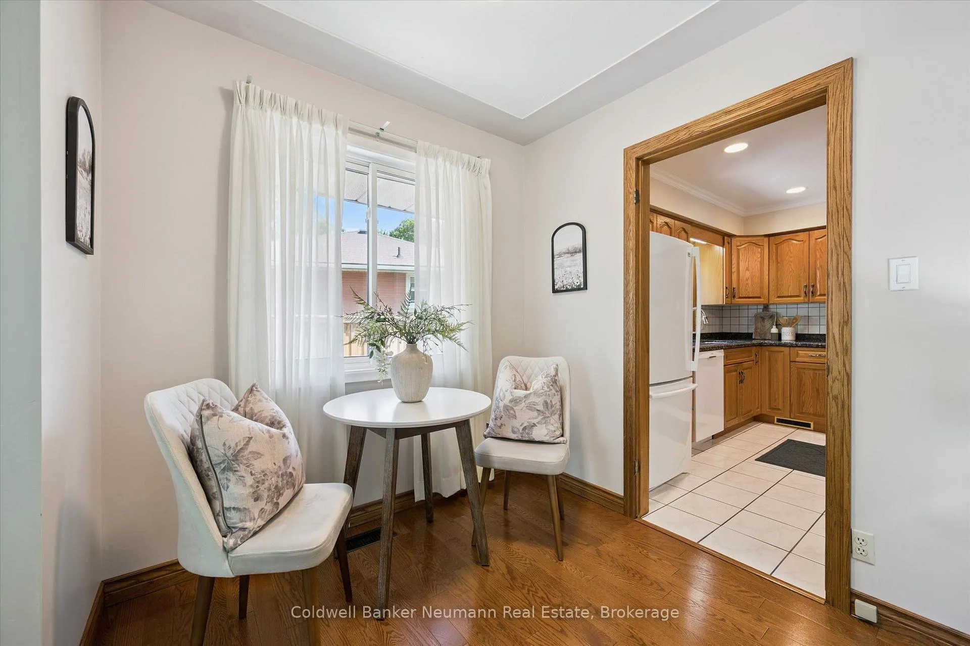 Photo 3 of 9 Ottawa Crescent, Guelph, St. George's — HOMEH