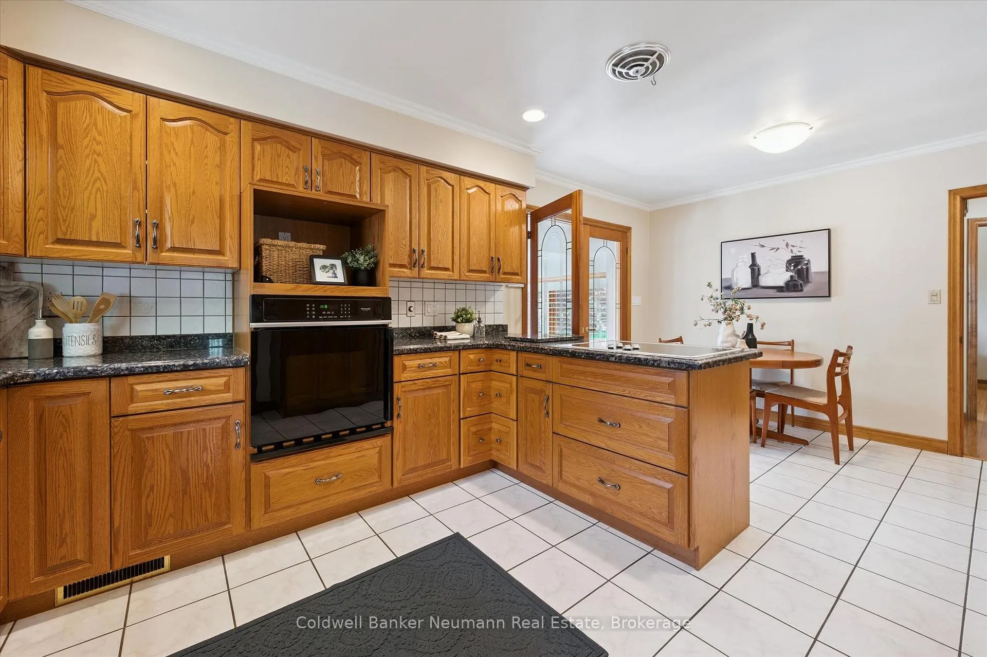 Photo 4 of 9 Ottawa Crescent, Guelph, St. George's — HOMEH