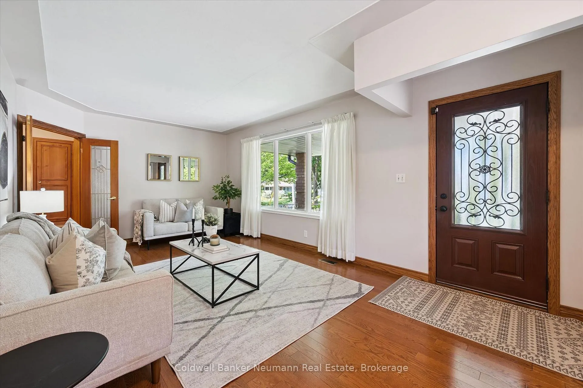 Photo 7 of 9 Ottawa Crescent, Guelph, St. George's — HOMEH