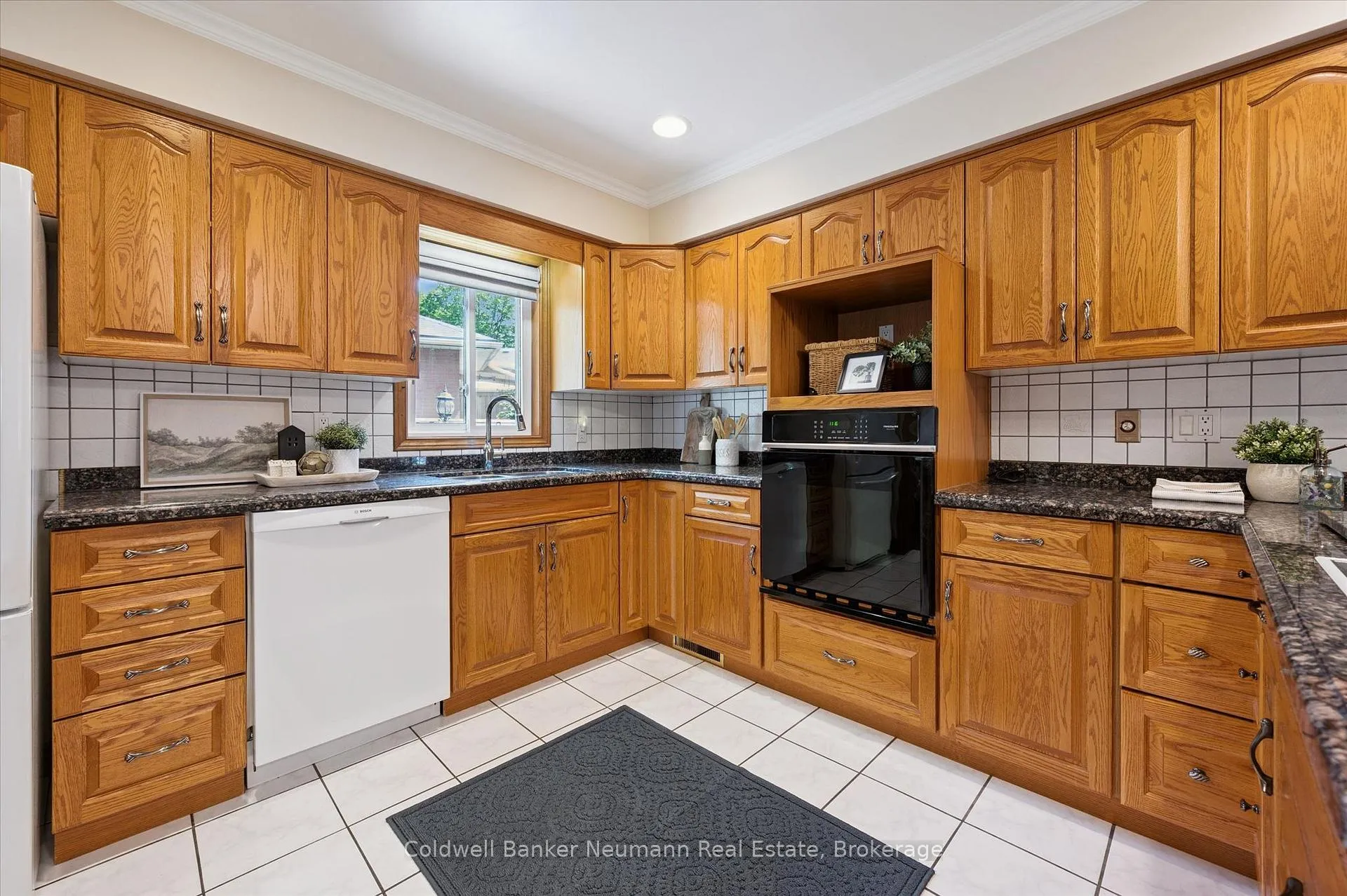 Photo 11 of 9 Ottawa Crescent, Guelph, St. George's — HOMEH