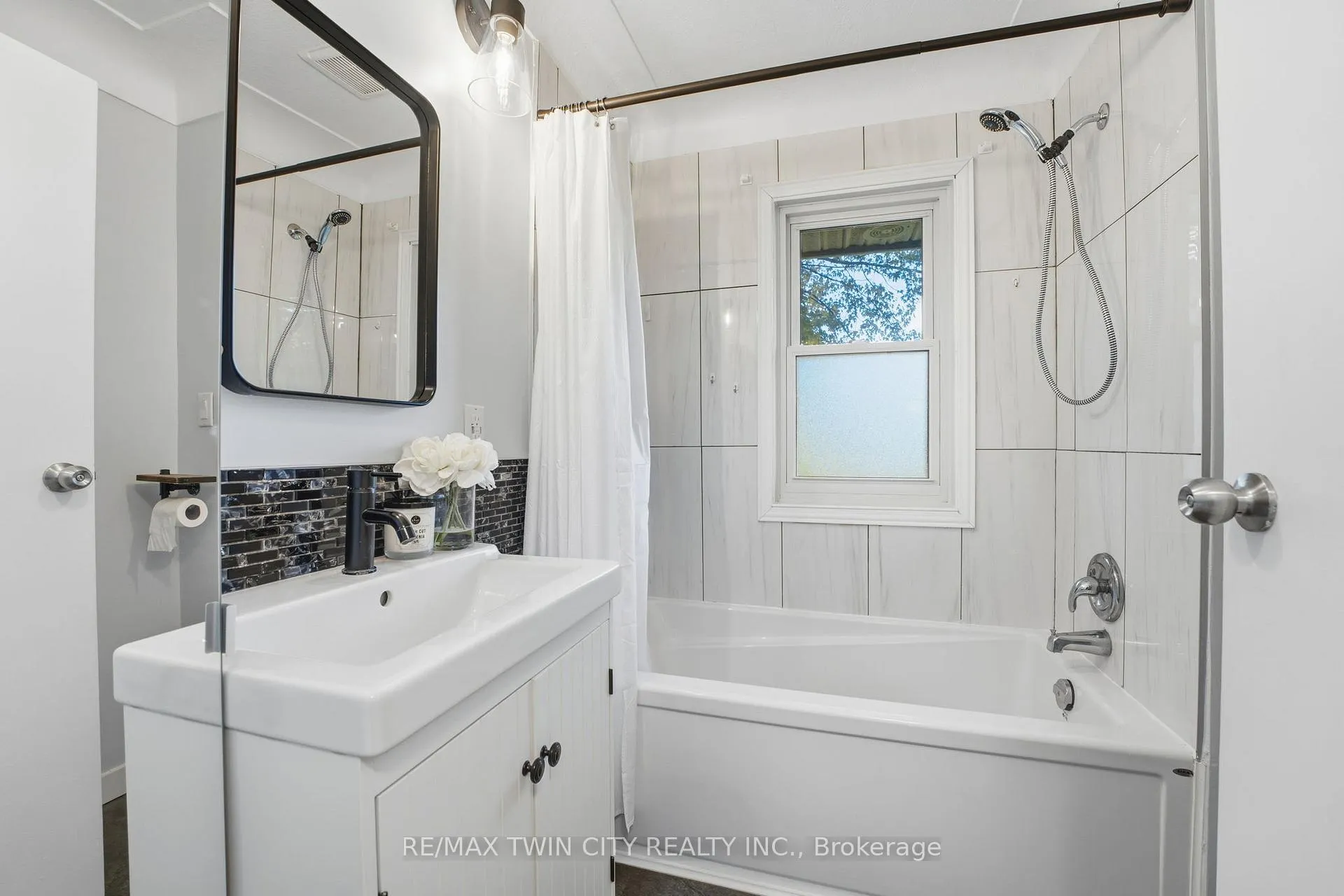 Photo 18 of 1822 Spragues Road, North Dumfries — HOMEH