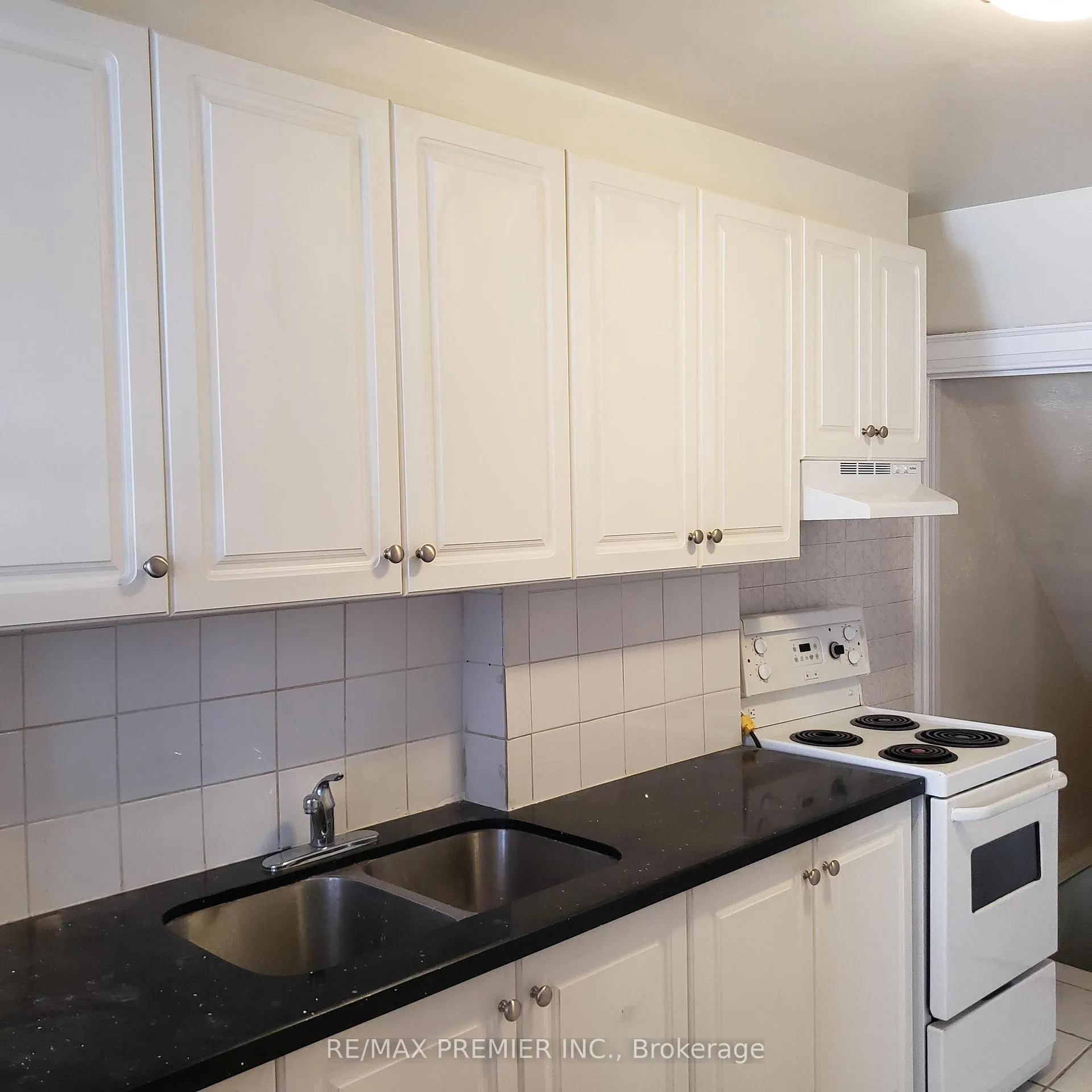 Photo 4 of 118 Bude Street, Toronto, Oakwood Village — HOMEH
