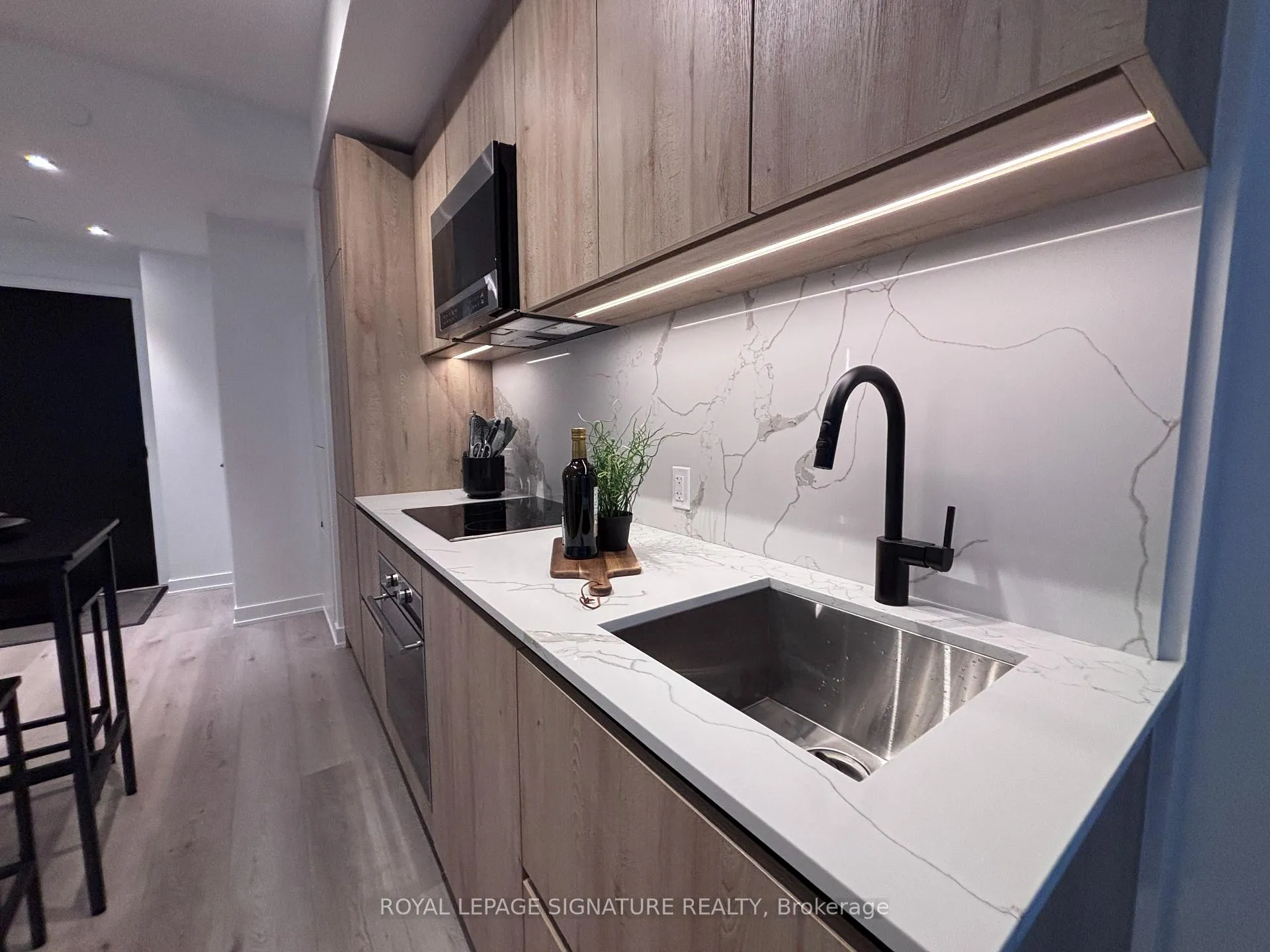 Photo 7 of Unit 2104, 127 Broadway Avenue, Toronto, Mount Pleasant West — HOMEH