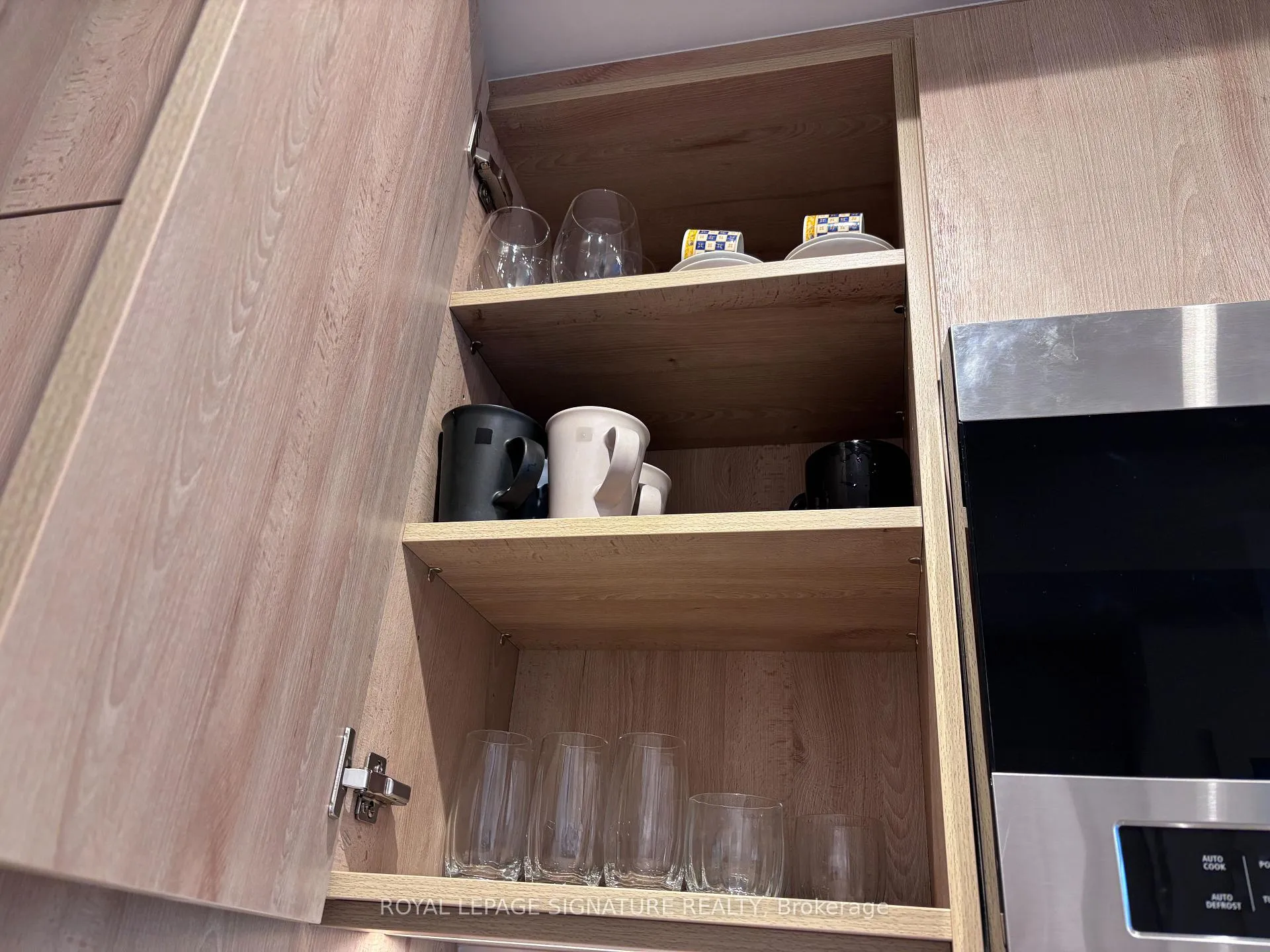 Photo 10 of Unit 2104, 127 Broadway Avenue, Toronto, Mount Pleasant West — HOMEH