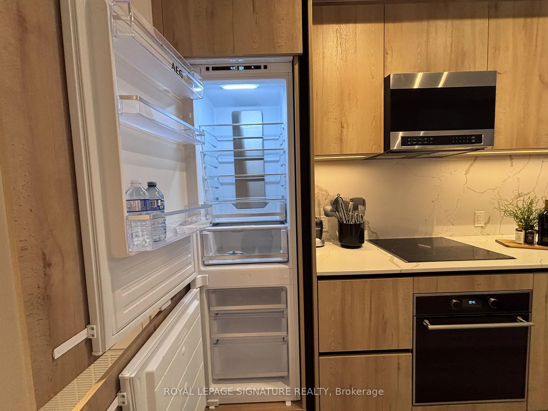 Photo 11 of Unit 2104, 127 Broadway Avenue, Toronto, Mount Pleasant West — HOMEH