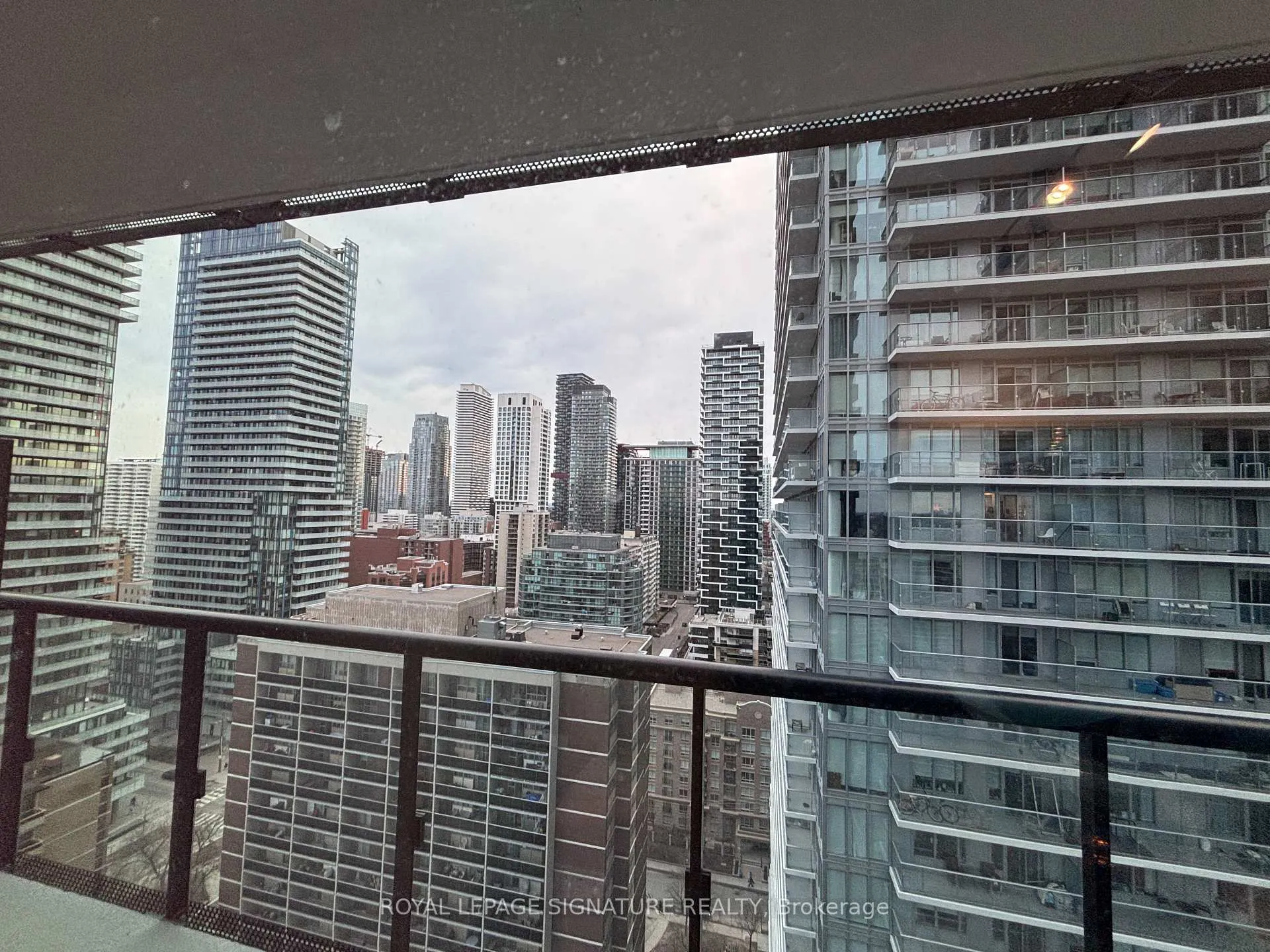 Photo 16 of Unit 2104, 127 Broadway Avenue, Toronto, Mount Pleasant West — HOMEH