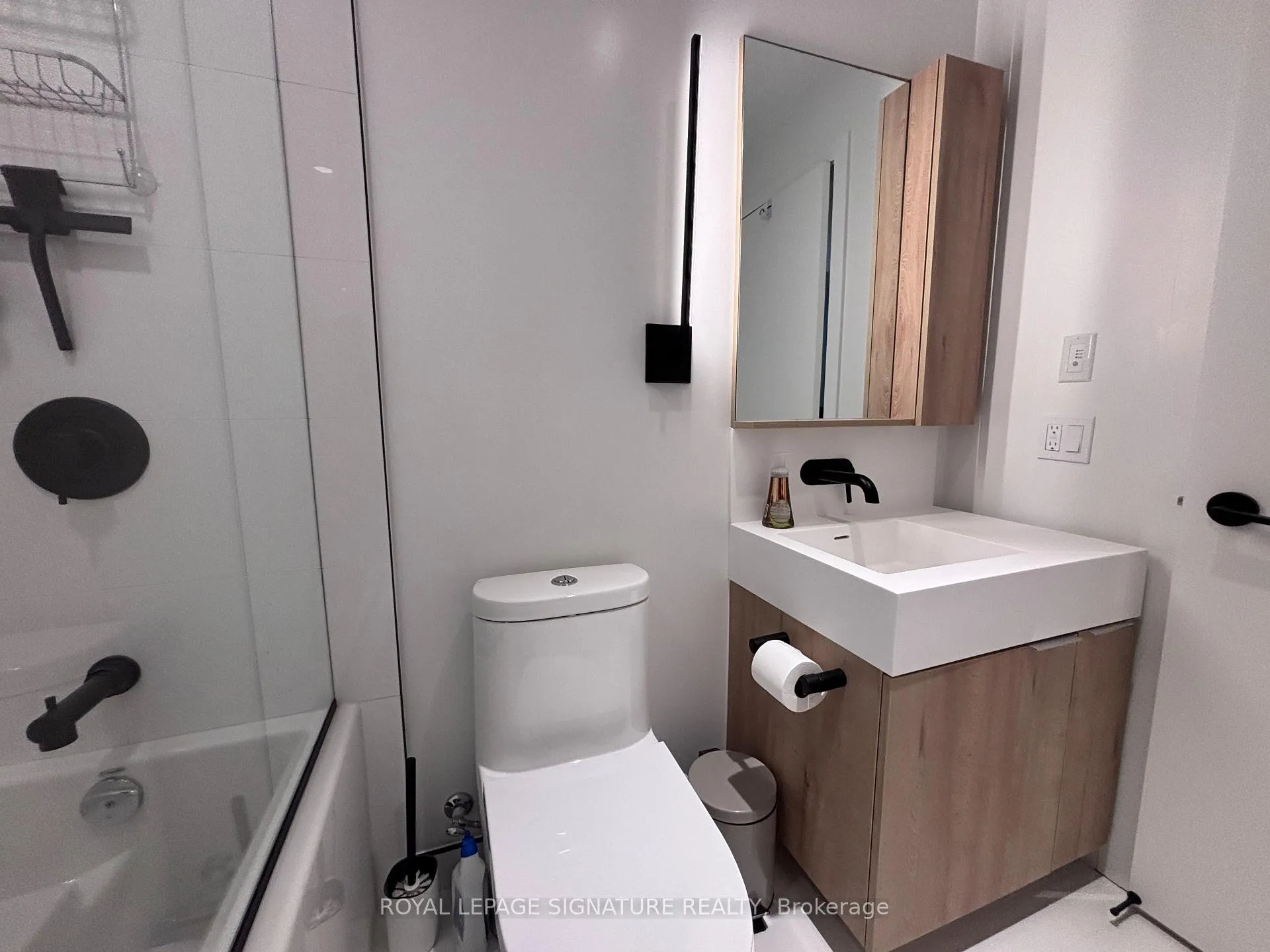 Photo 23 of Unit 2104, 127 Broadway Avenue, Toronto, Mount Pleasant West — HOMEH
