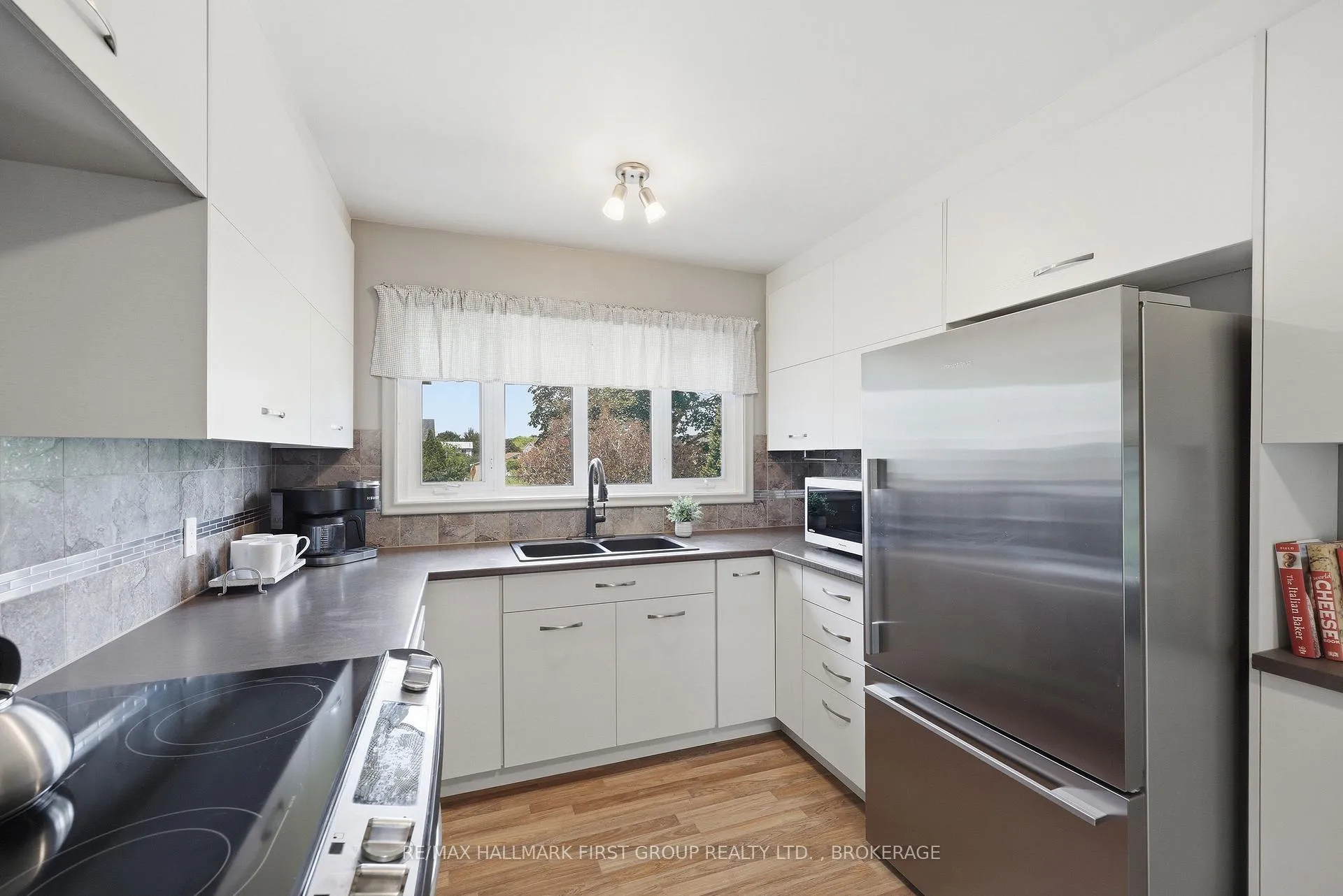 Photo 10 of 184 Kirkpatrick Street, Kingston, East of Sir John A. Blvd — HOMEH