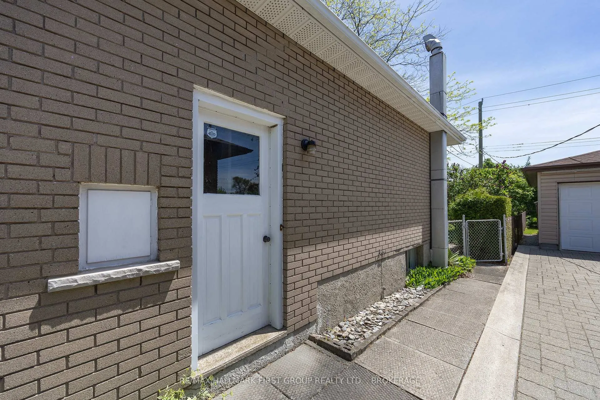Photo 32 of 184 Kirkpatrick Street, Kingston, East of Sir John A. Blvd — HOMEH