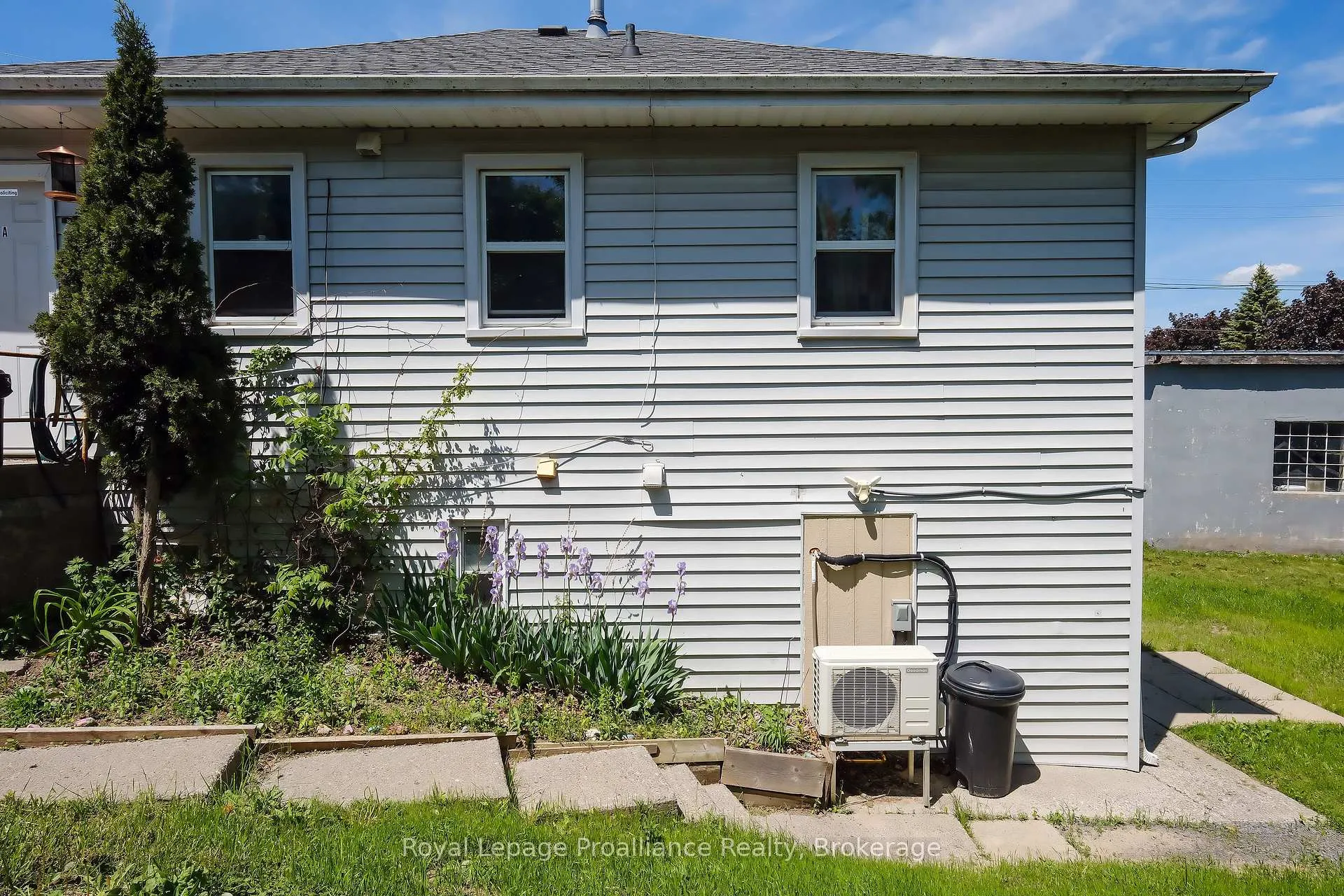 Photo 10 of 100 Crown Street, Quinte West, Trenton Ward — HOMEH