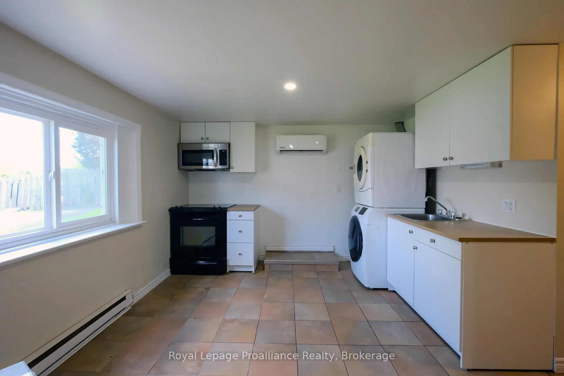 Photo 24 of 100 Crown Street, Quinte West, Trenton Ward — HOMEH