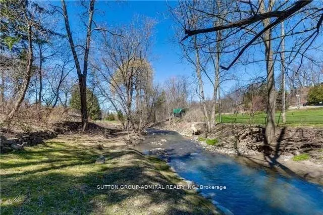 Photo 4 of 18 Mill Street, Vaughan, Uplands — HOMEH