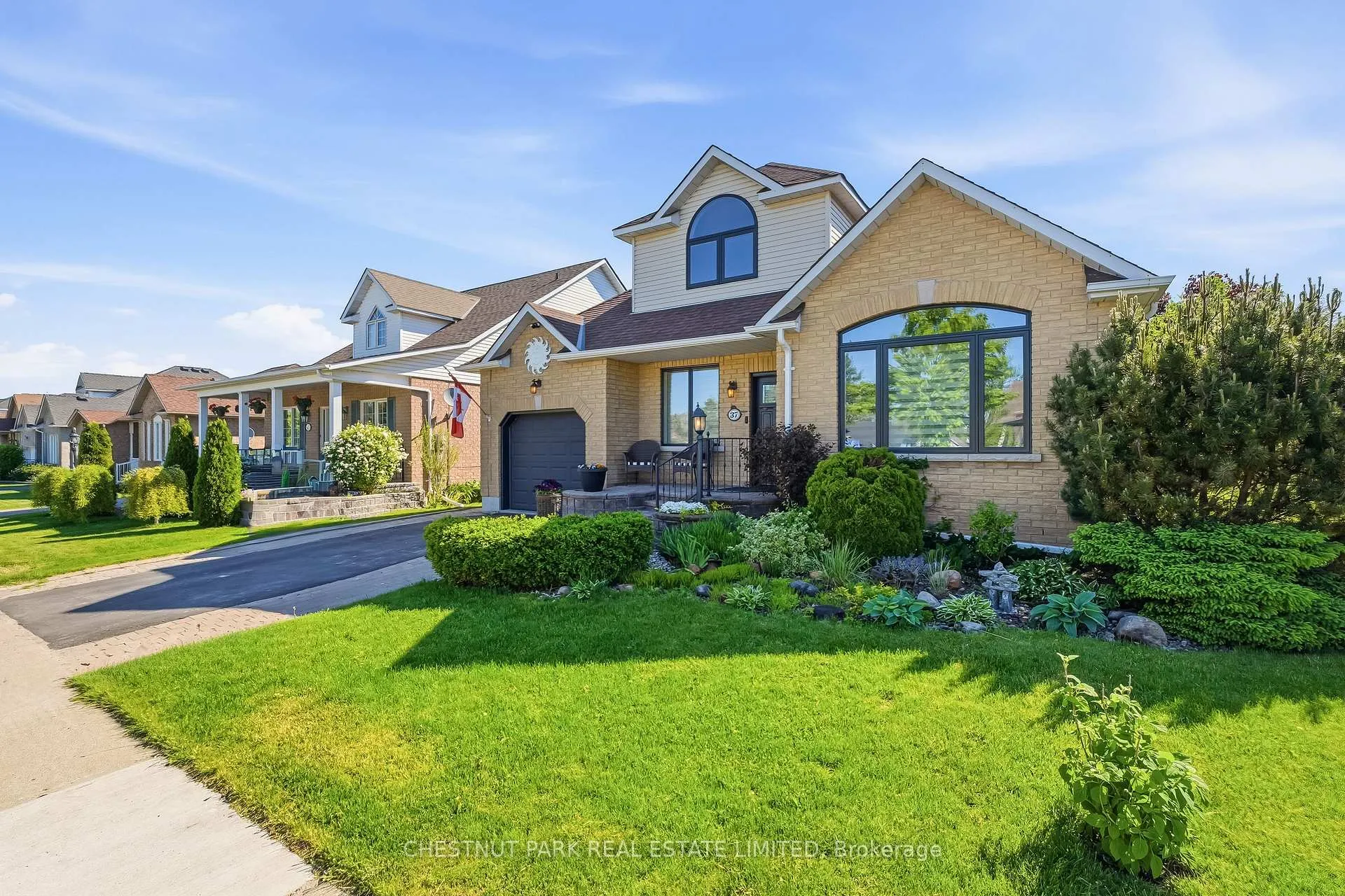 Front of 37 Waterbury Crescent