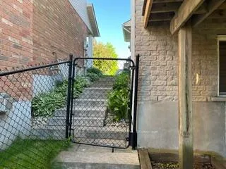 Photo 6 of 23 Gibbs Crescent S, Guelph, Clairfields/Hanlon Business Park — HOMEH