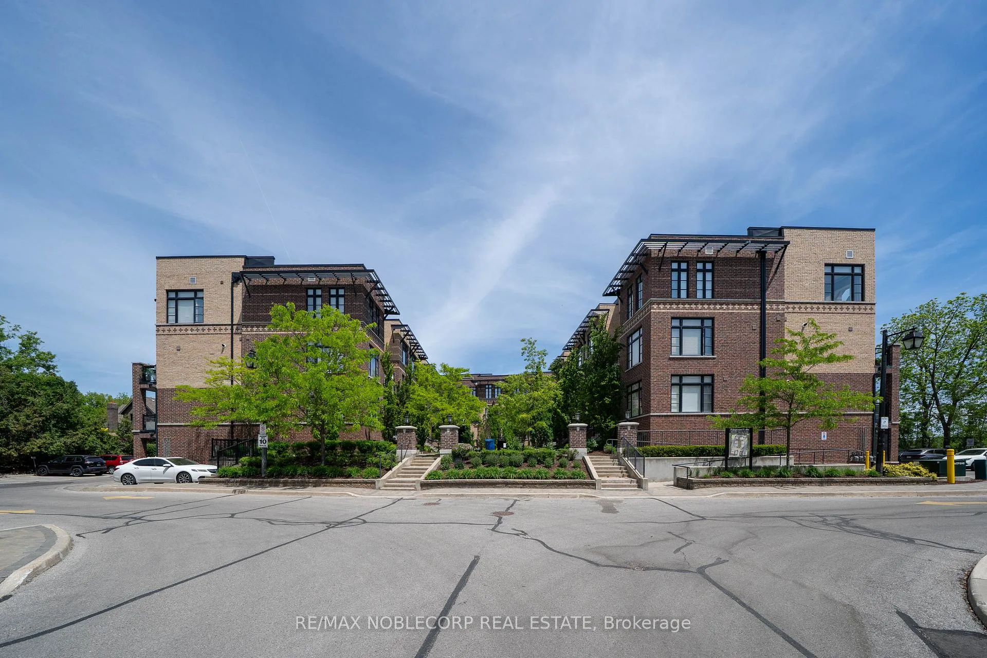 Photo 4 of Unit 40, 8167 Kipling Avenue, Vaughan, West Woodbridge — HOMEH
