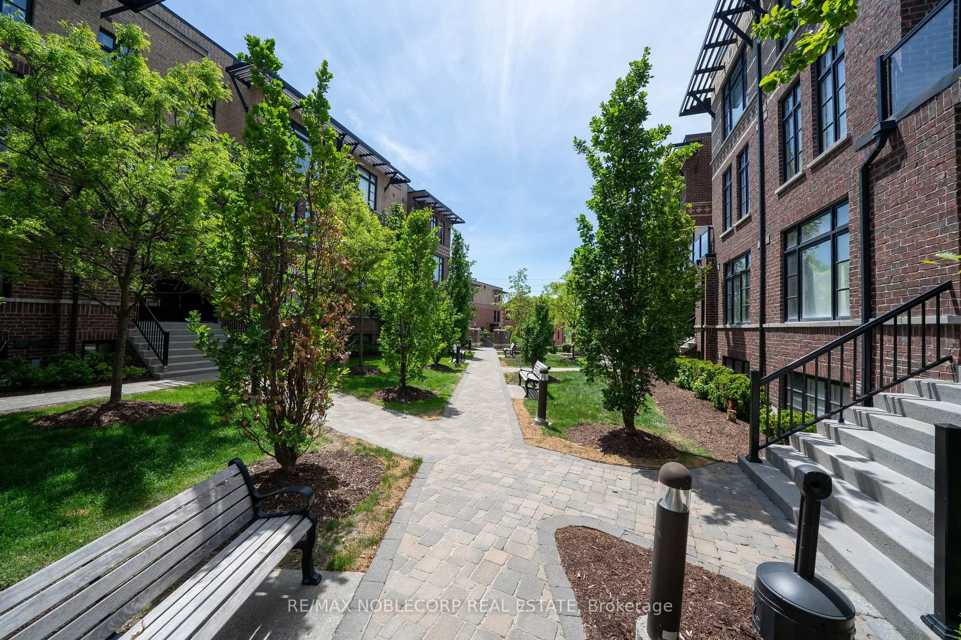 Photo 5 of Unit 40, 8167 Kipling Avenue, Vaughan, West Woodbridge — HOMEH
